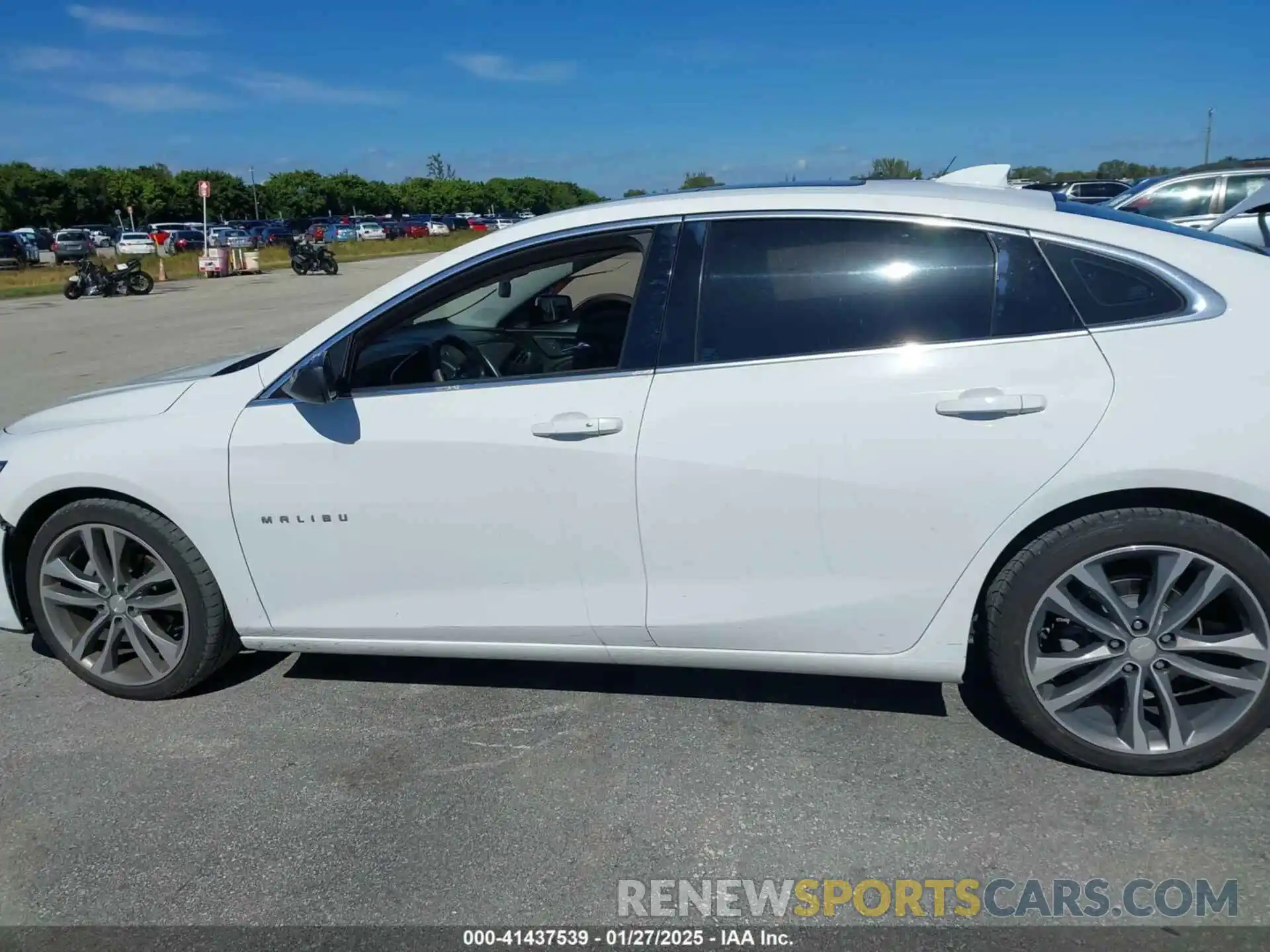 14 Photograph of a damaged car 1G1ZD5ST9MF015611 CHEVROLET MALIBU 2021