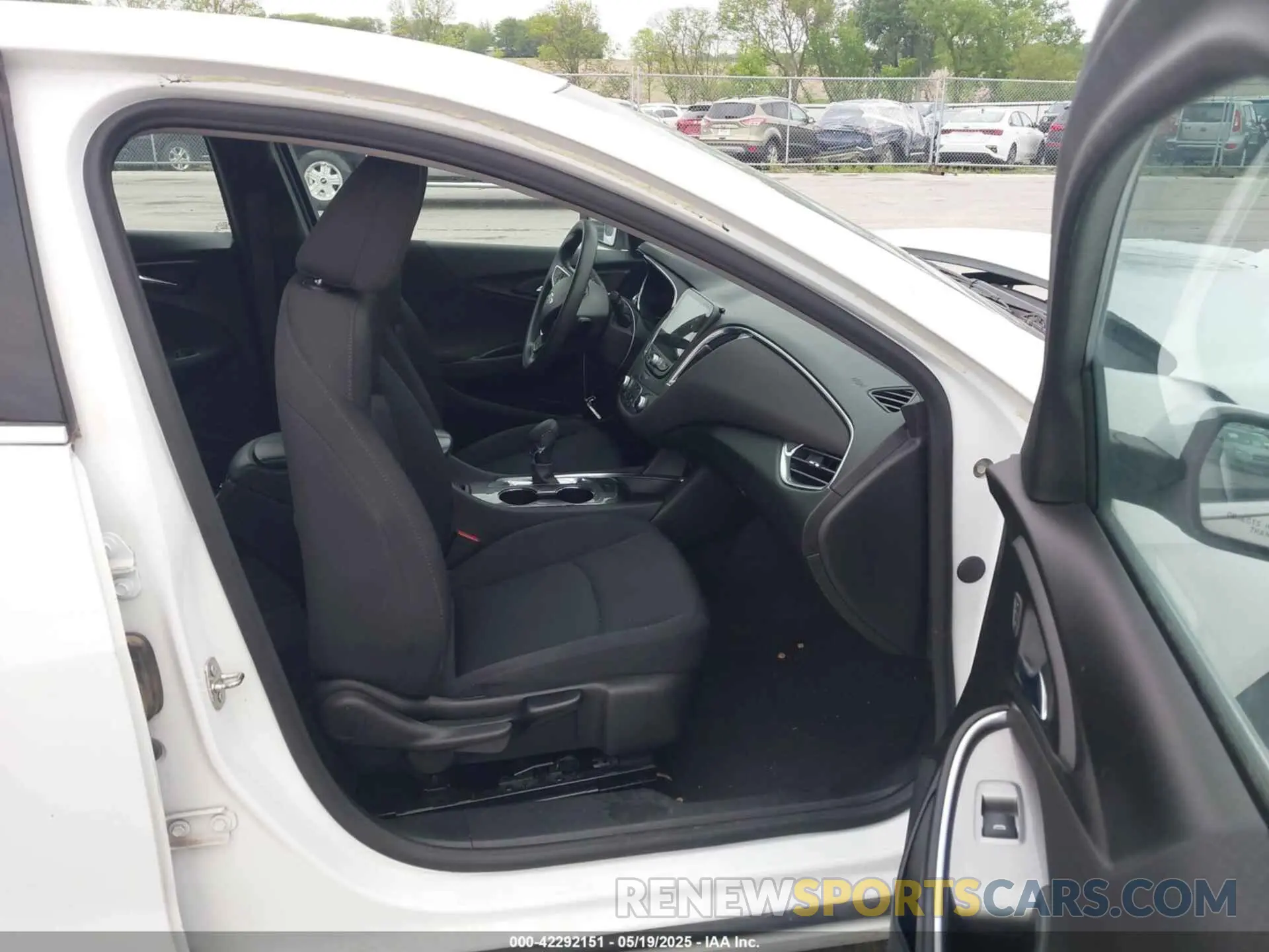 5 Photograph of a damaged car 1G1ZD5ST9MF025068 CHEVROLET MALIBU 2021