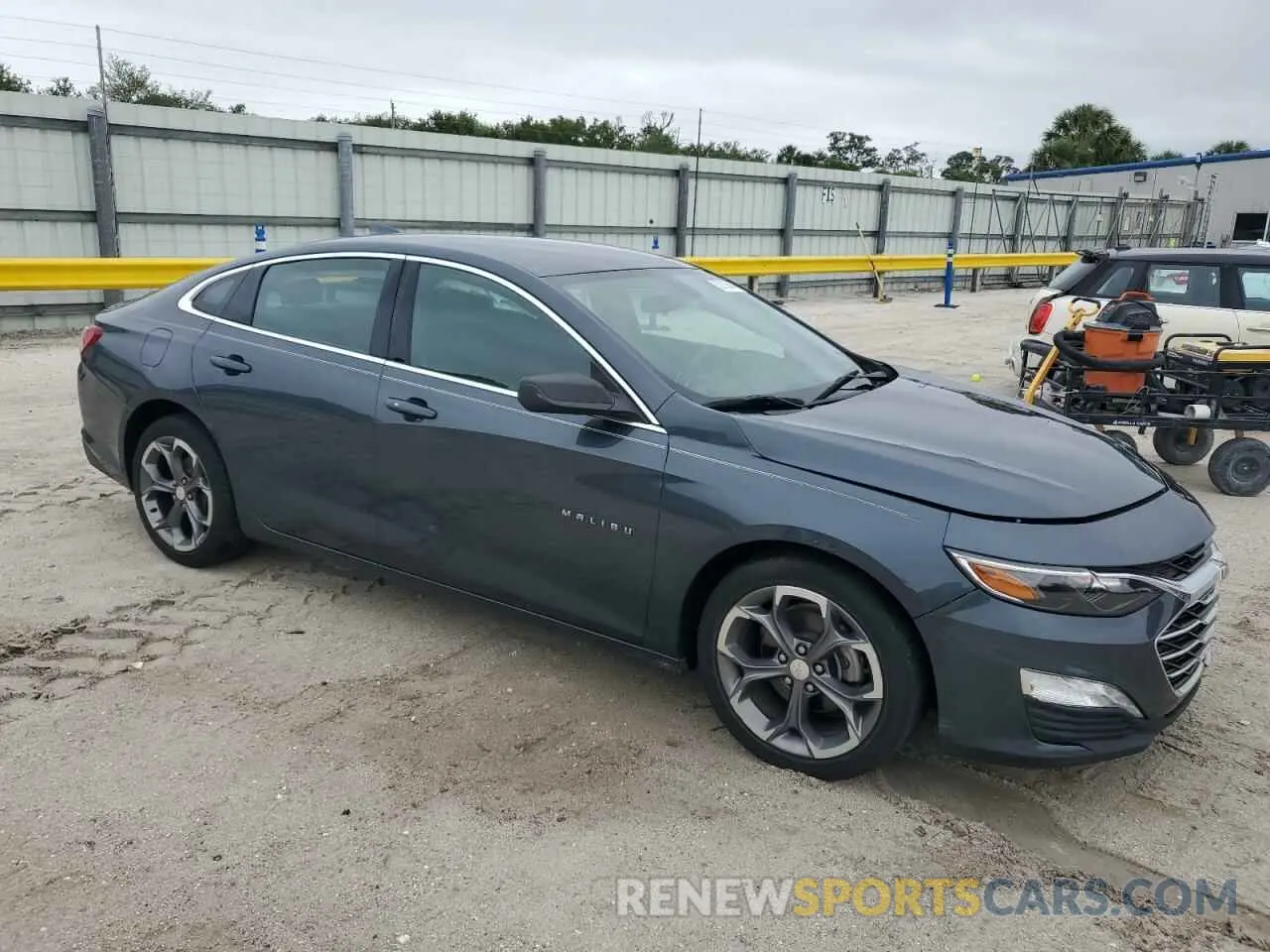 4 Photograph of a damaged car 1G1ZD5ST9MF025376 CHEVROLET MALIBU 2021