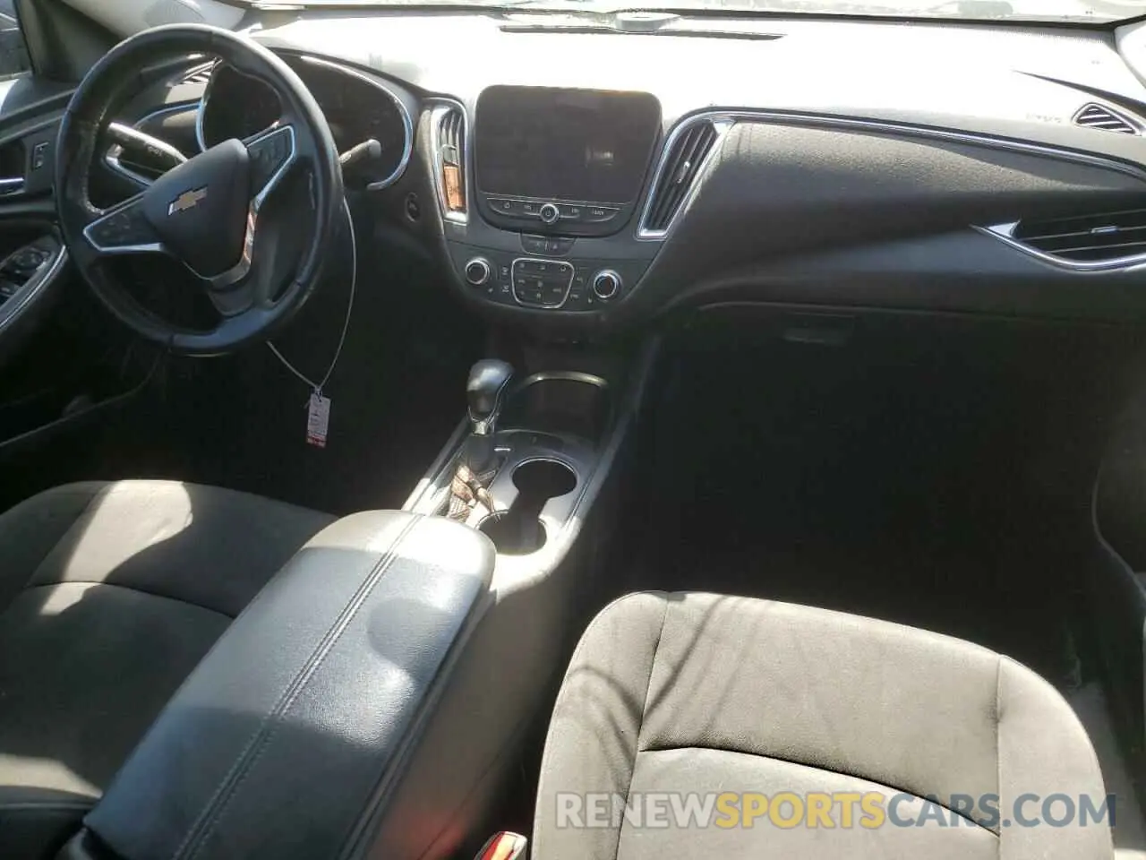 8 Photograph of a damaged car 1G1ZD5ST9MF028956 CHEVROLET MALIBU 2021