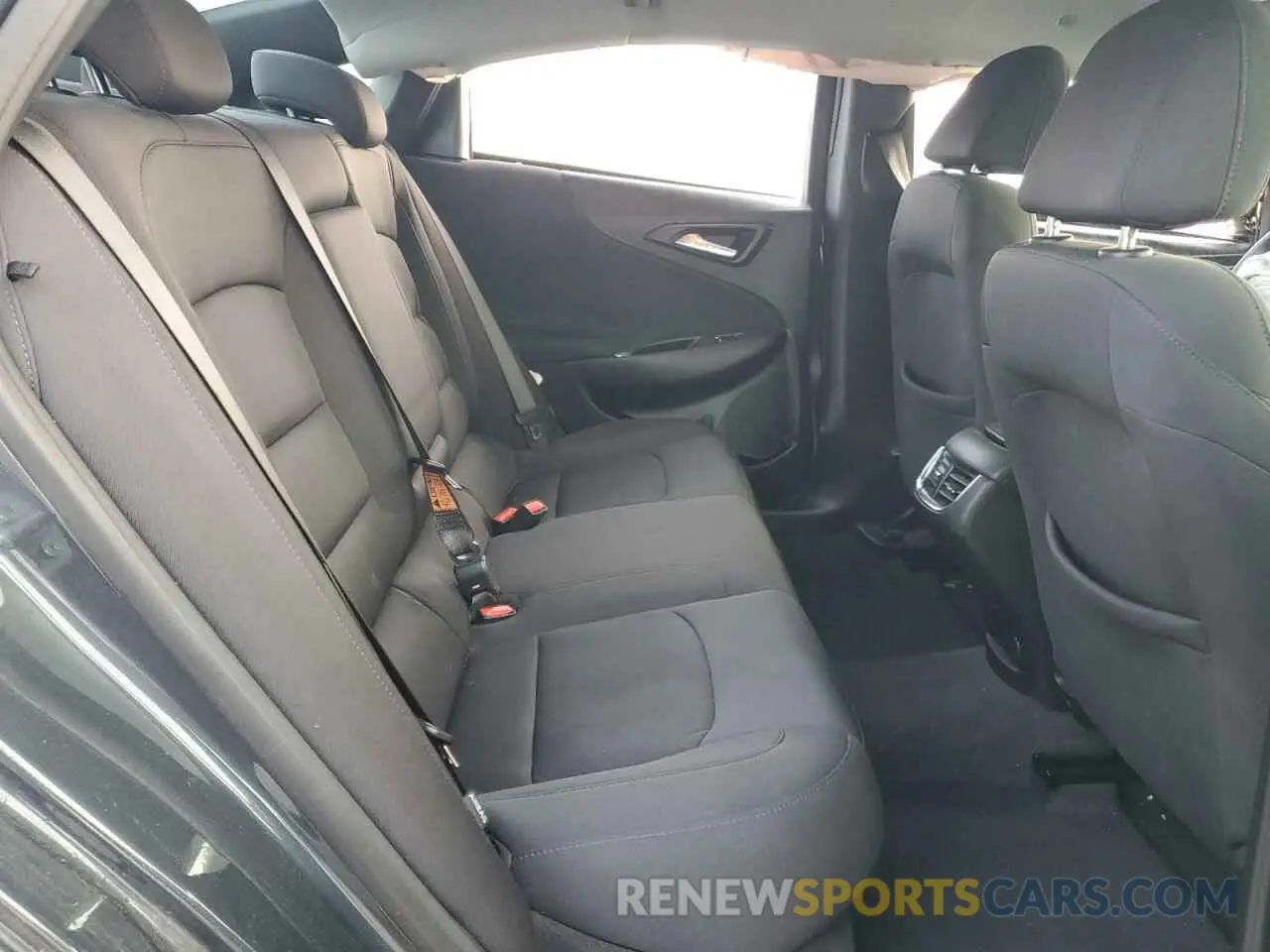 10 Photograph of a damaged car 1G1ZD5ST9MF076358 CHEVROLET MALIBU 2021