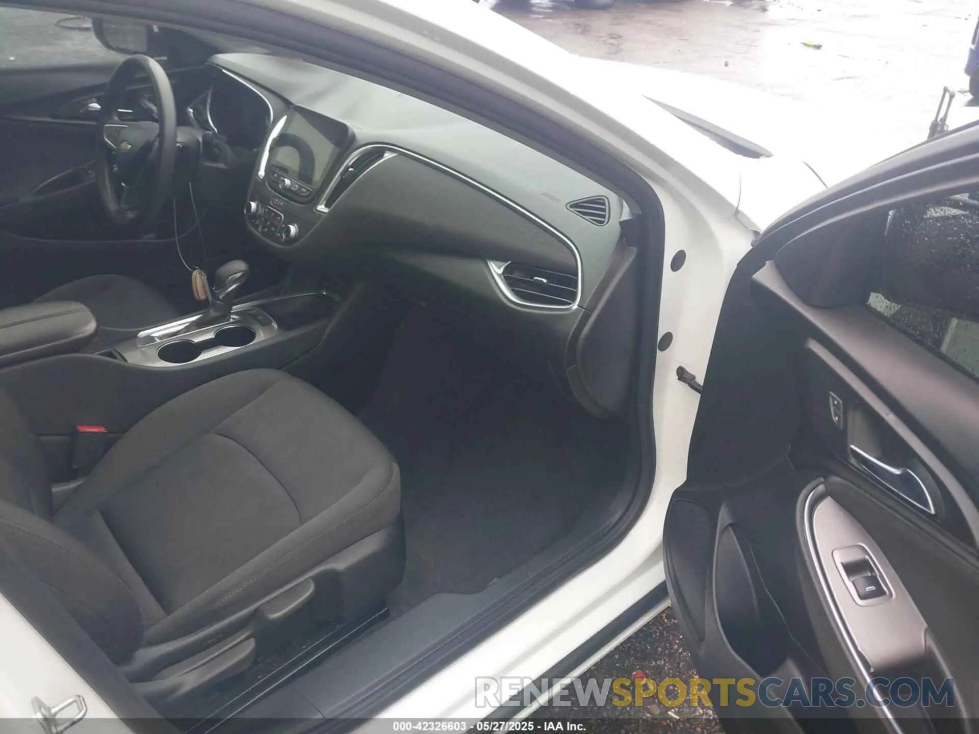 5 Photograph of a damaged car 1G1ZD5STXMF010935 CHEVROLET MALIBU 2021