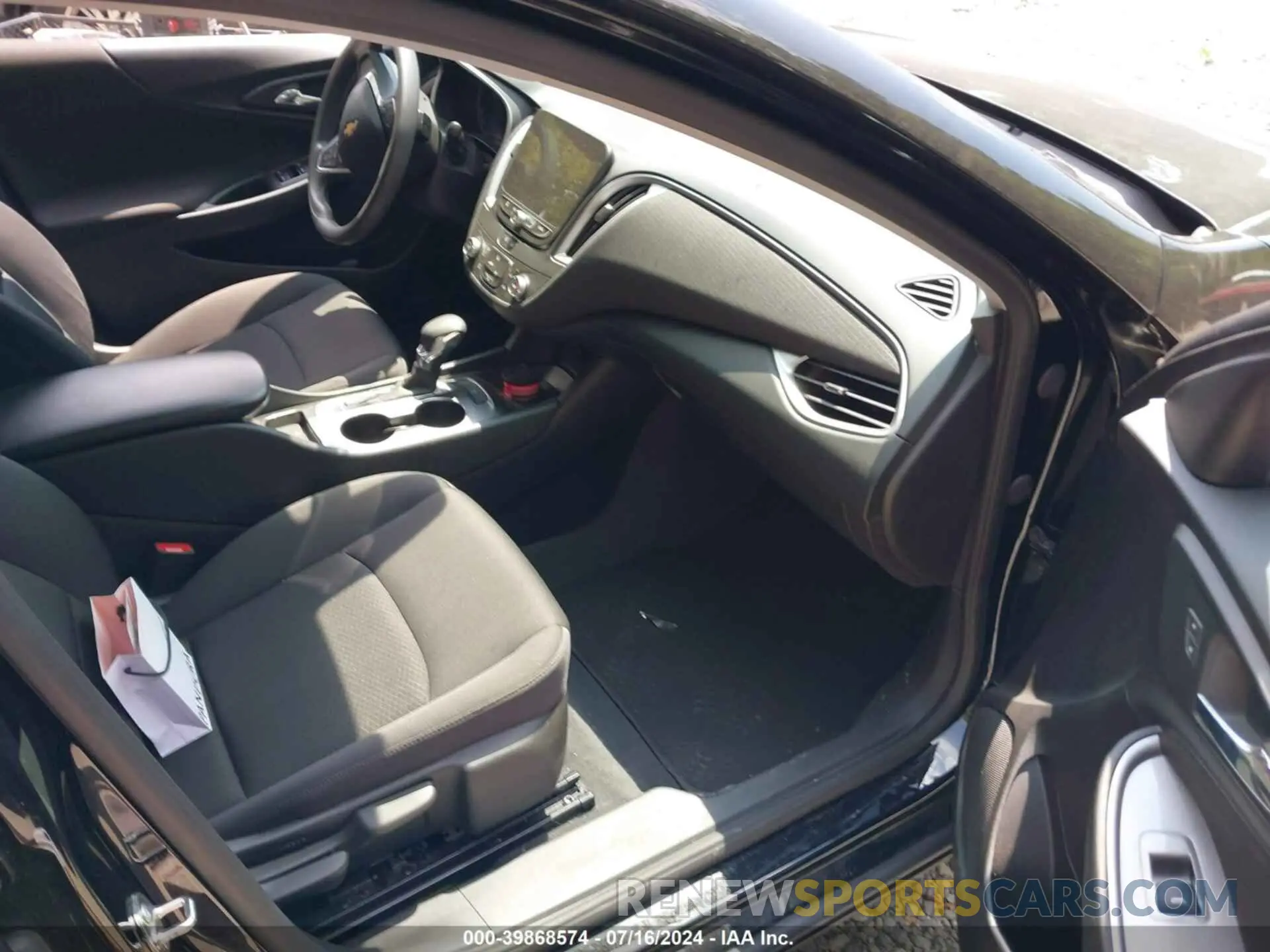 5 Photograph of a damaged car 1G1ZB5ST4NF189061 CHEVROLET MALIBU 2022