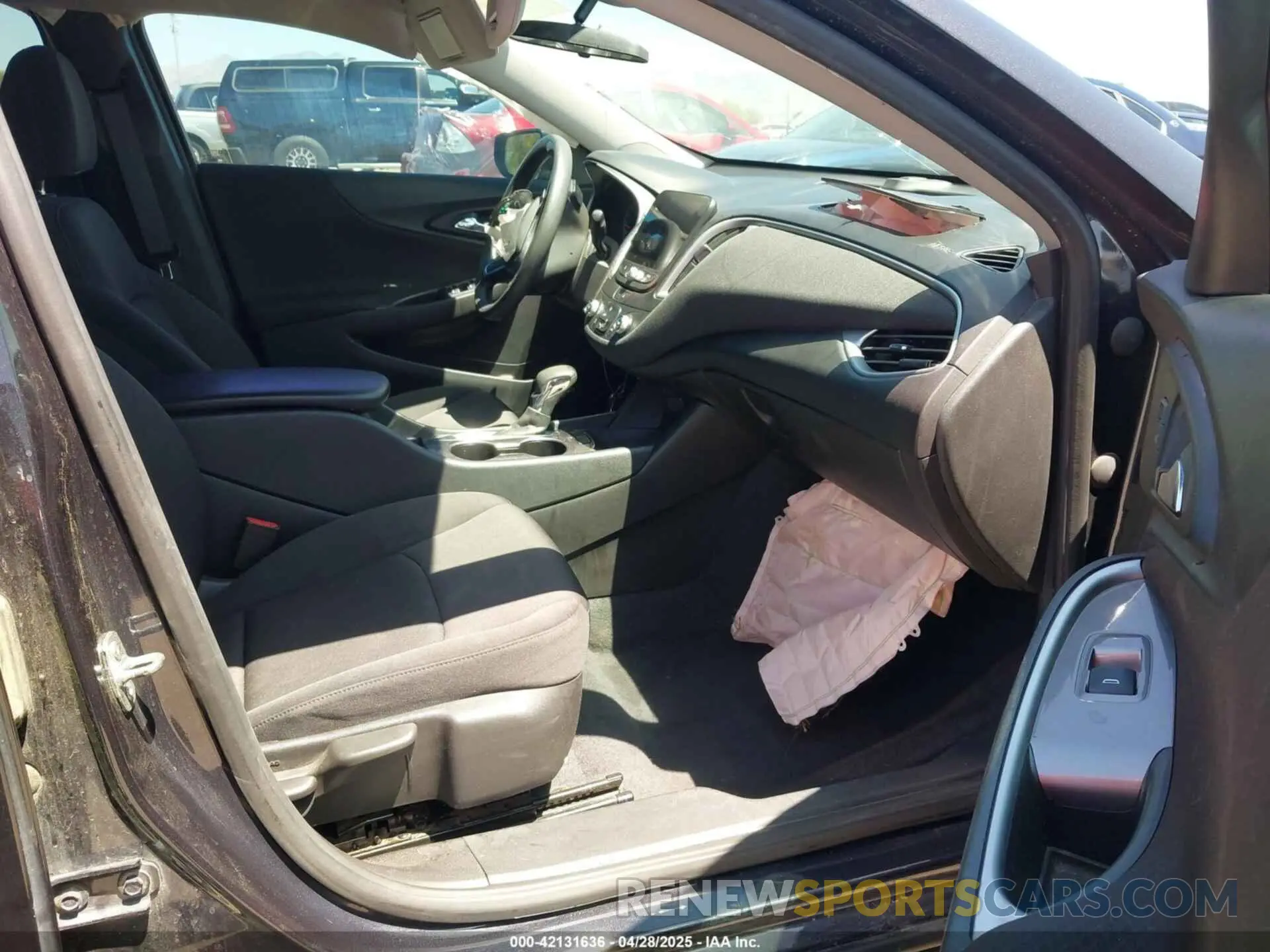 5 Photograph of a damaged car 1G1ZB5ST7NF192245 CHEVROLET MALIBU 2022