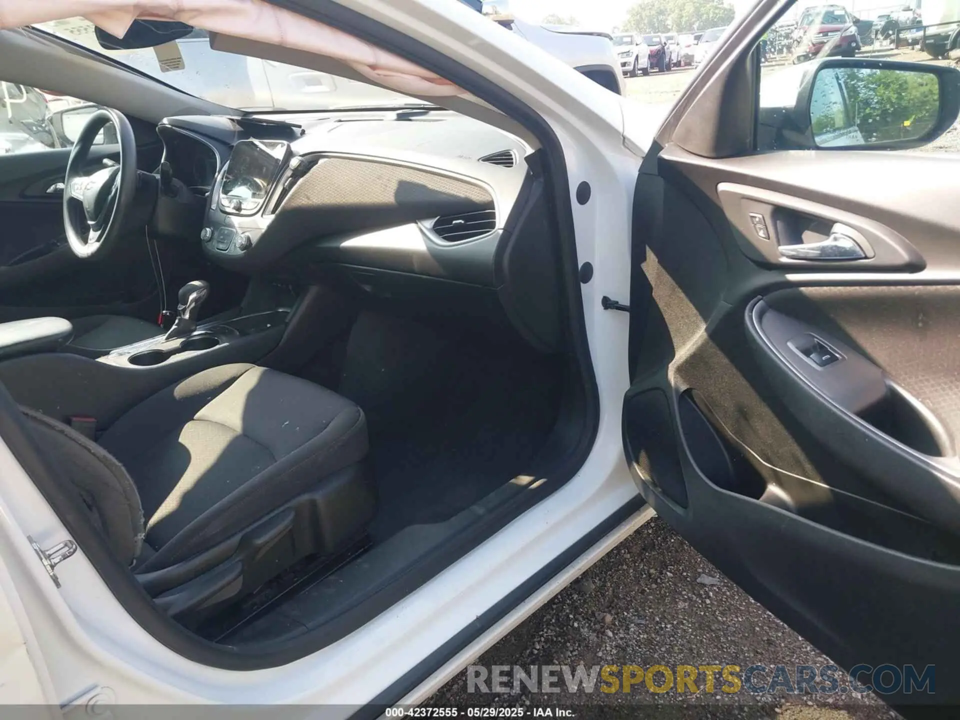 5 Photograph of a damaged car 1G1ZC5ST0NF146513 CHEVROLET MALIBU 2022