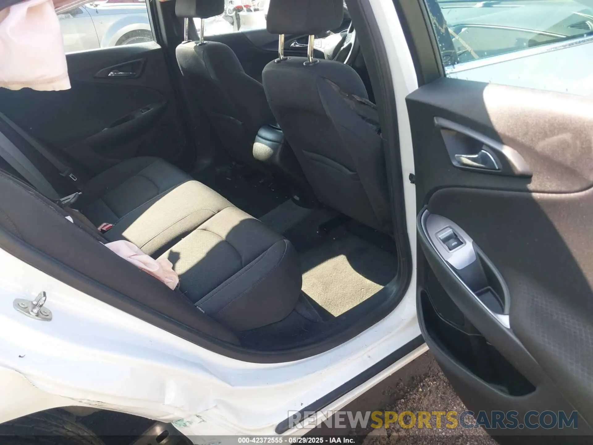 8 Photograph of a damaged car 1G1ZC5ST0NF146513 CHEVROLET MALIBU 2022