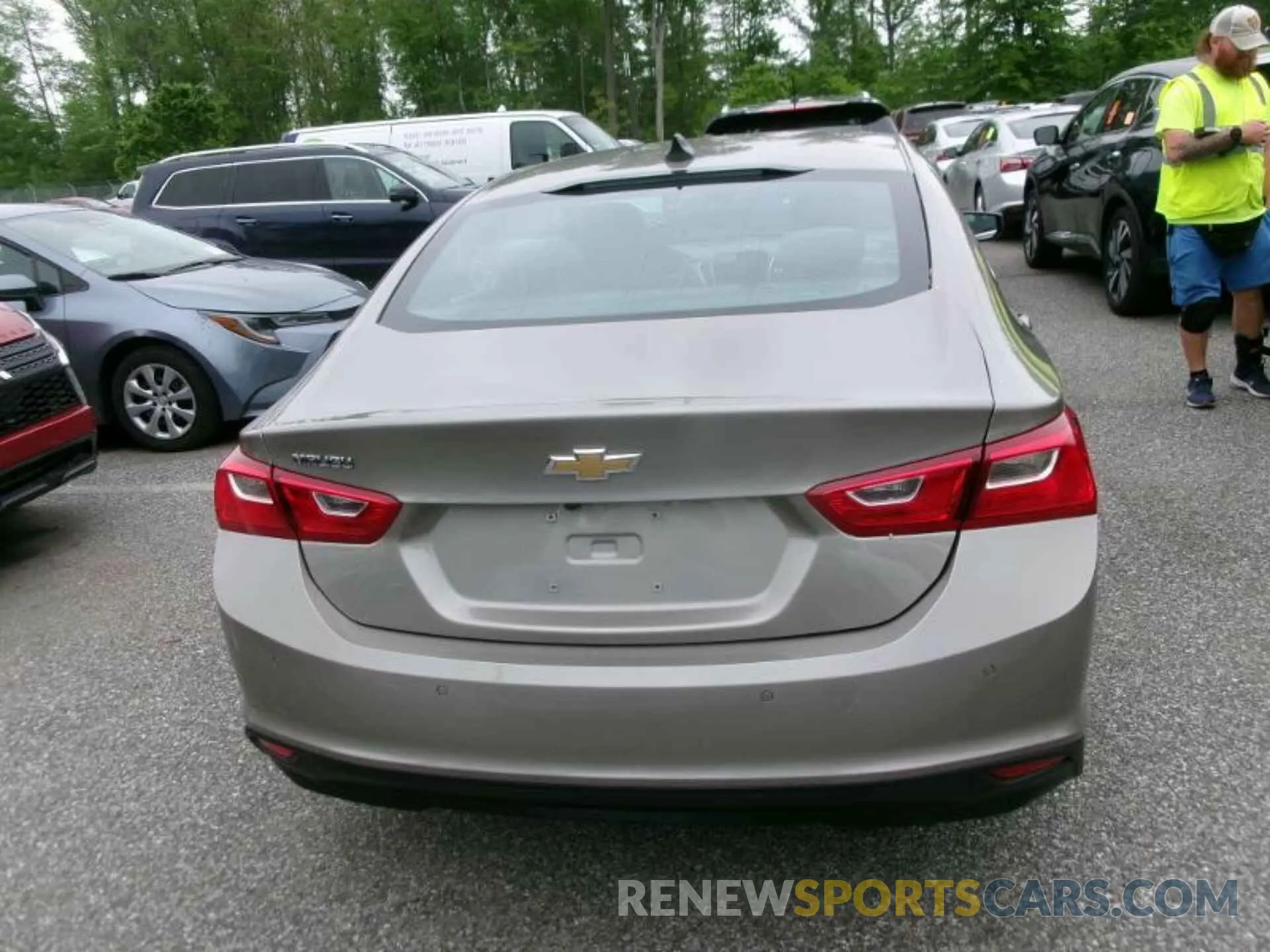 4 Photograph of a damaged car 1G1ZC5ST1NF153356 CHEVROLET MALIBU 2022