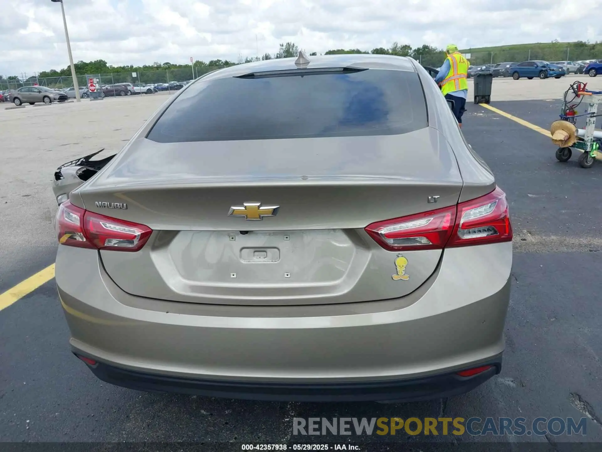 17 Photograph of a damaged car 1G1ZD5ST0NF169397 CHEVROLET MALIBU 2022