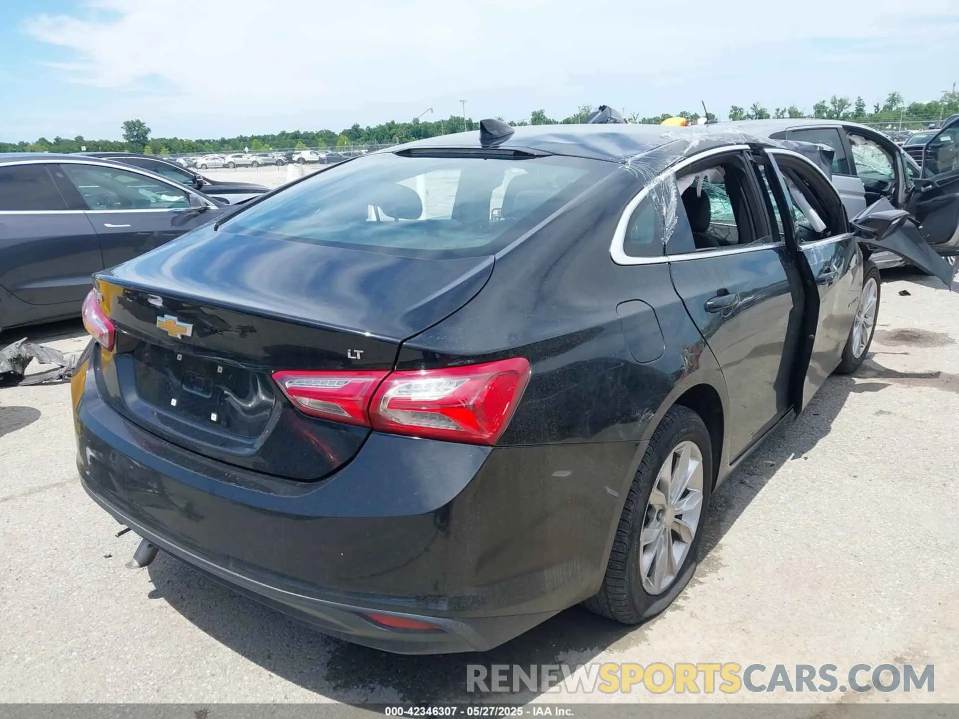 4 Photograph of a damaged car 1G1ZD5ST1NF115980 CHEVROLET MALIBU 2022