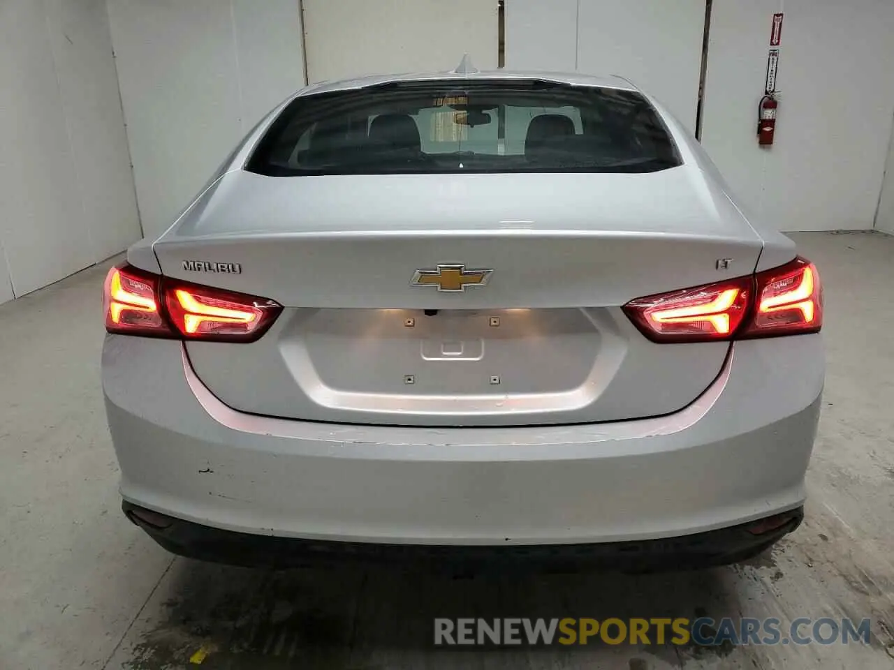 6 Photograph of a damaged car 1G1ZD5ST1NF174138 CHEVROLET MALIBU 2022