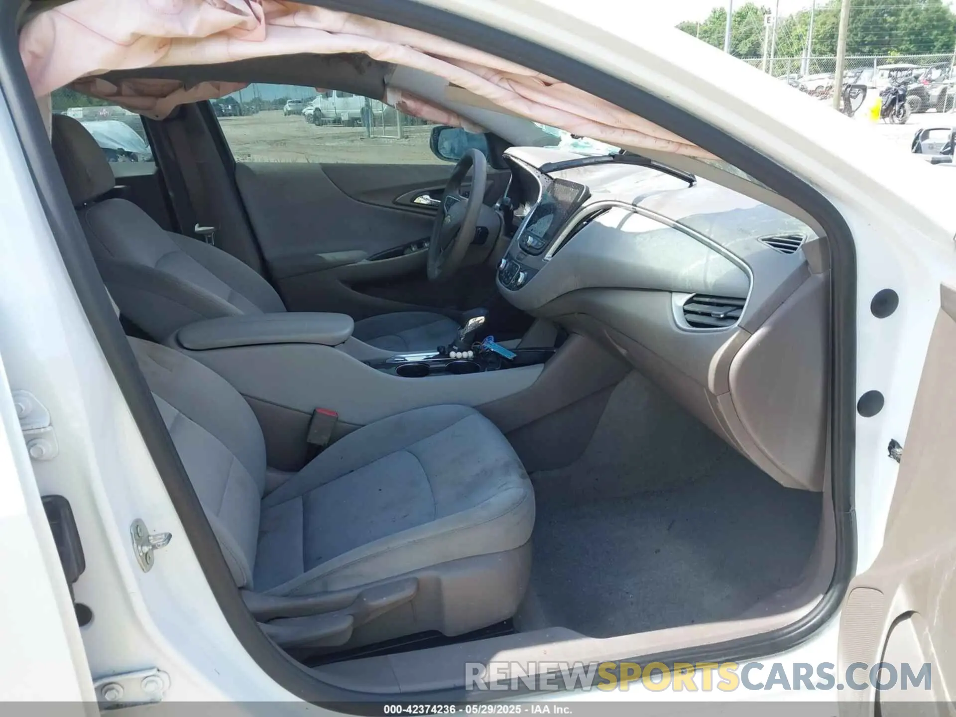 5 Photograph of a damaged car 1G1ZD5ST1NF184328 CHEVROLET MALIBU 2022