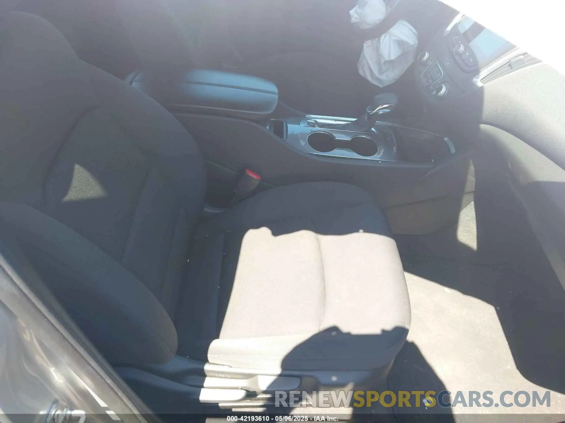 5 Photograph of a damaged car 1G1ZD5ST2NF107189 CHEVROLET MALIBU 2022