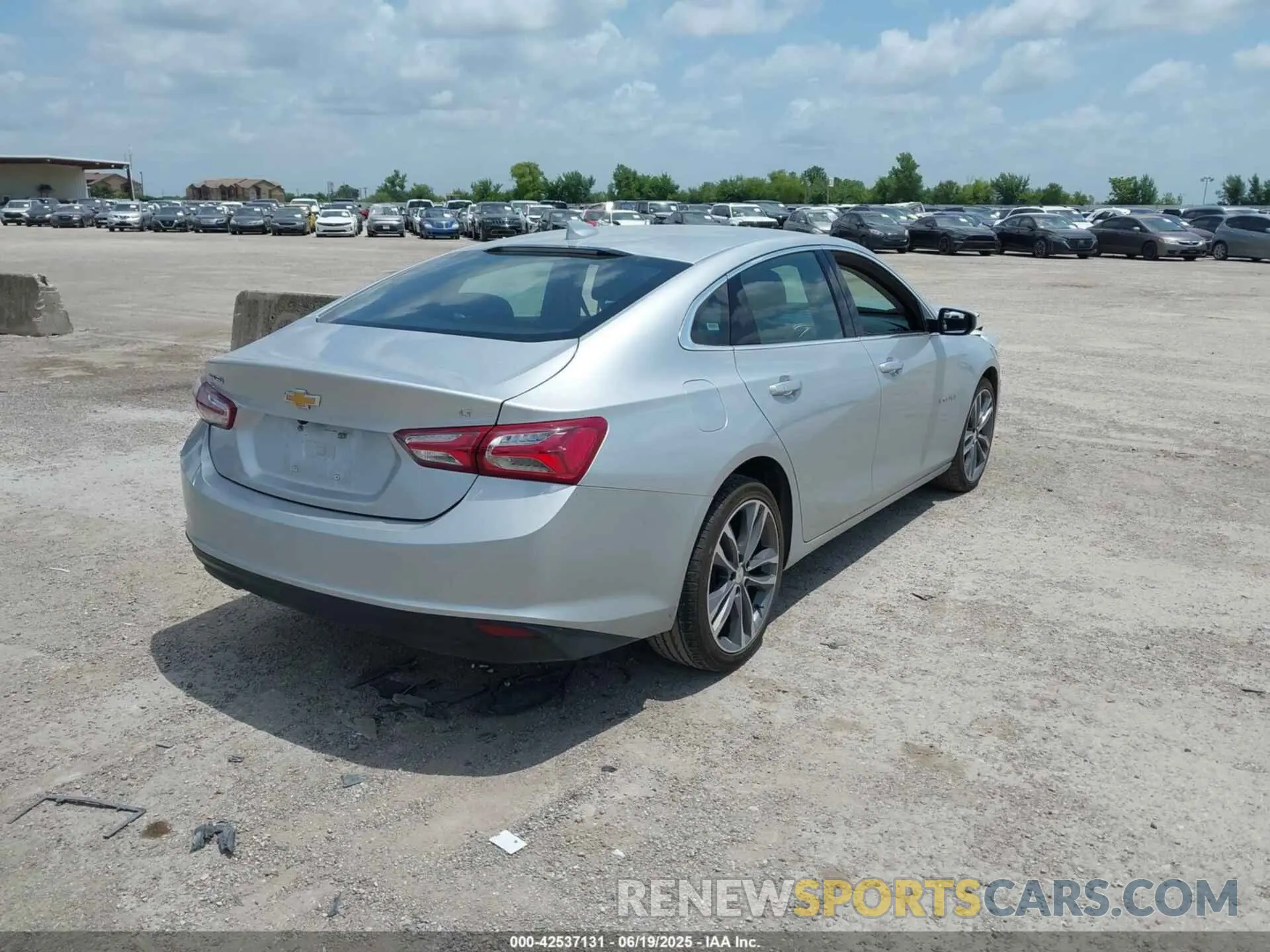4 Photograph of a damaged car 1G1ZD5ST2NF149717 CHEVROLET MALIBU 2022