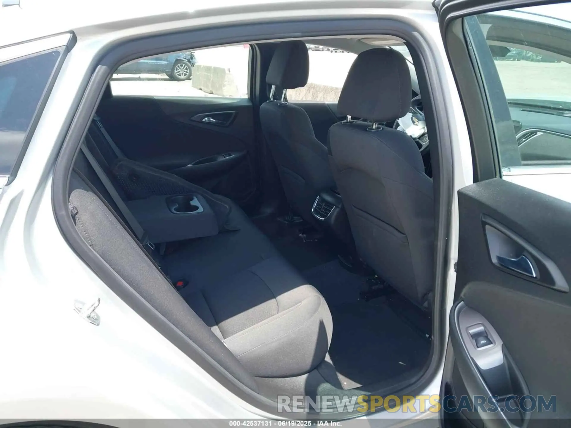 8 Photograph of a damaged car 1G1ZD5ST2NF149717 CHEVROLET MALIBU 2022