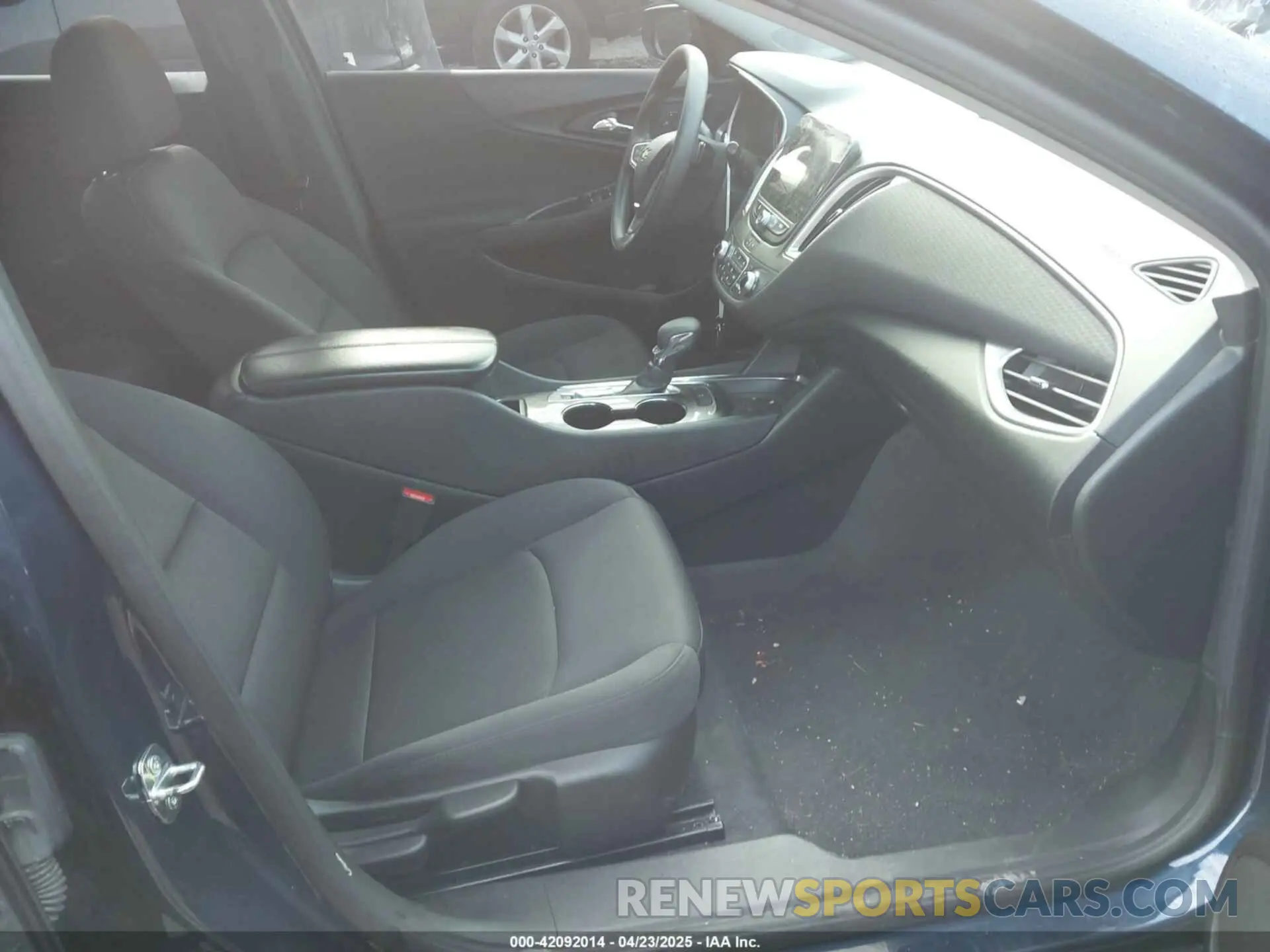 5 Photograph of a damaged car 1G1ZD5ST2NF169353 CHEVROLET MALIBU 2022