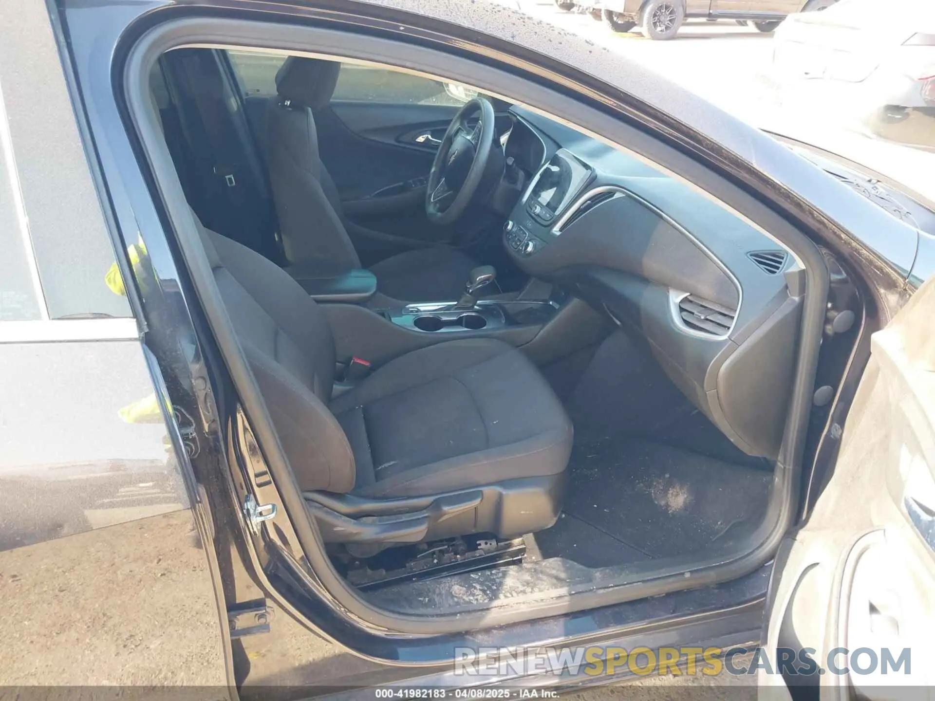 5 Photograph of a damaged car 1G1ZD5ST3NF159060 CHEVROLET MALIBU 2022