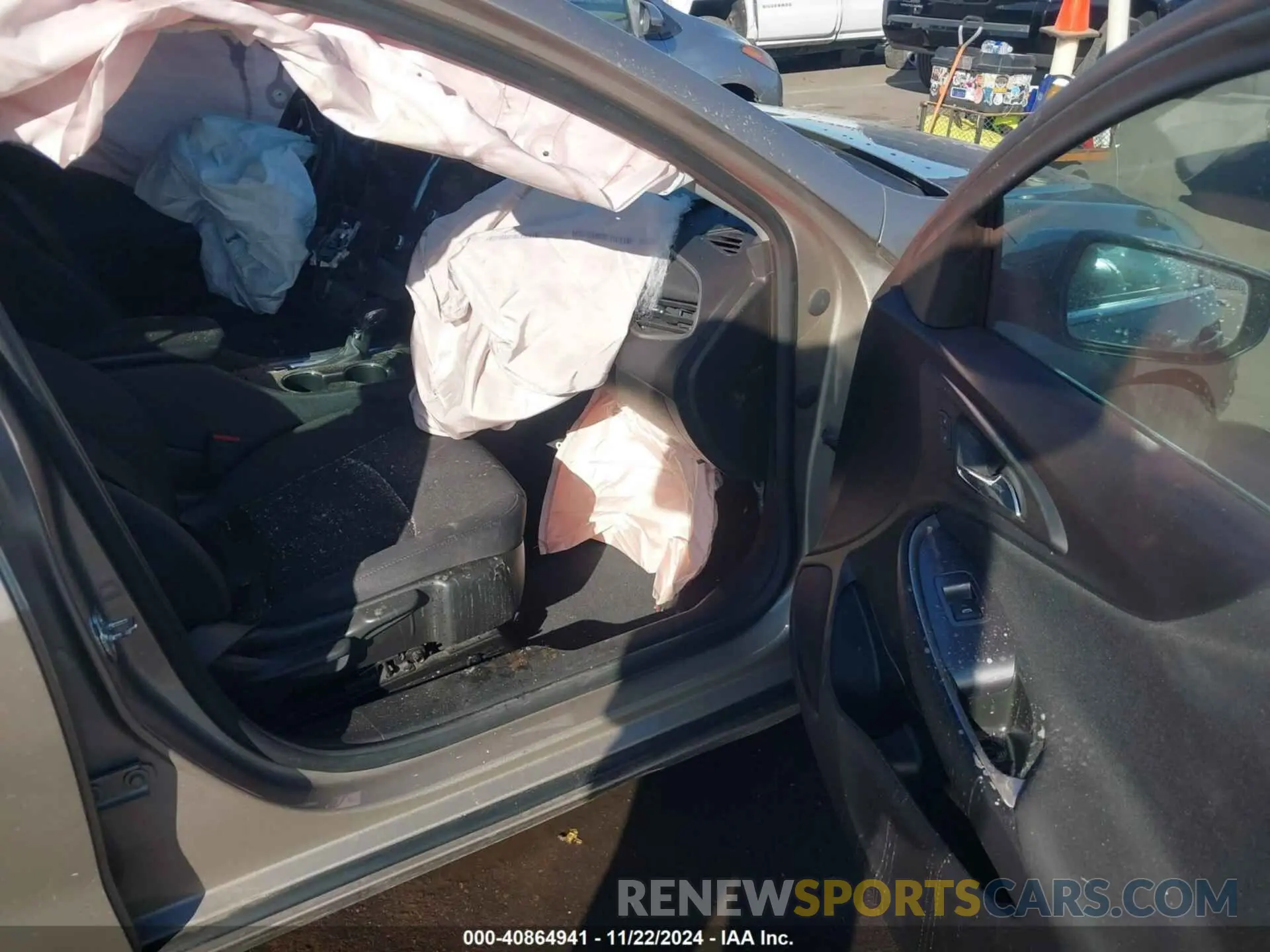 5 Photograph of a damaged car 1G1ZD5ST3NF166834 CHEVROLET MALIBU 2022
