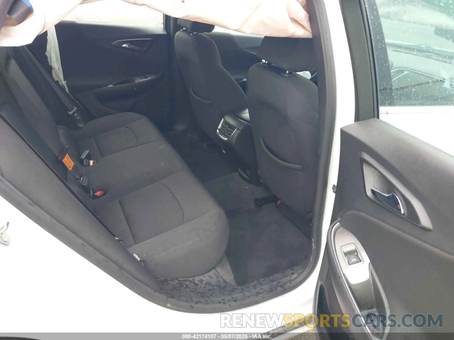 8 Photograph of a damaged car 1G1ZD5ST3NF171564 CHEVROLET MALIBU 2022