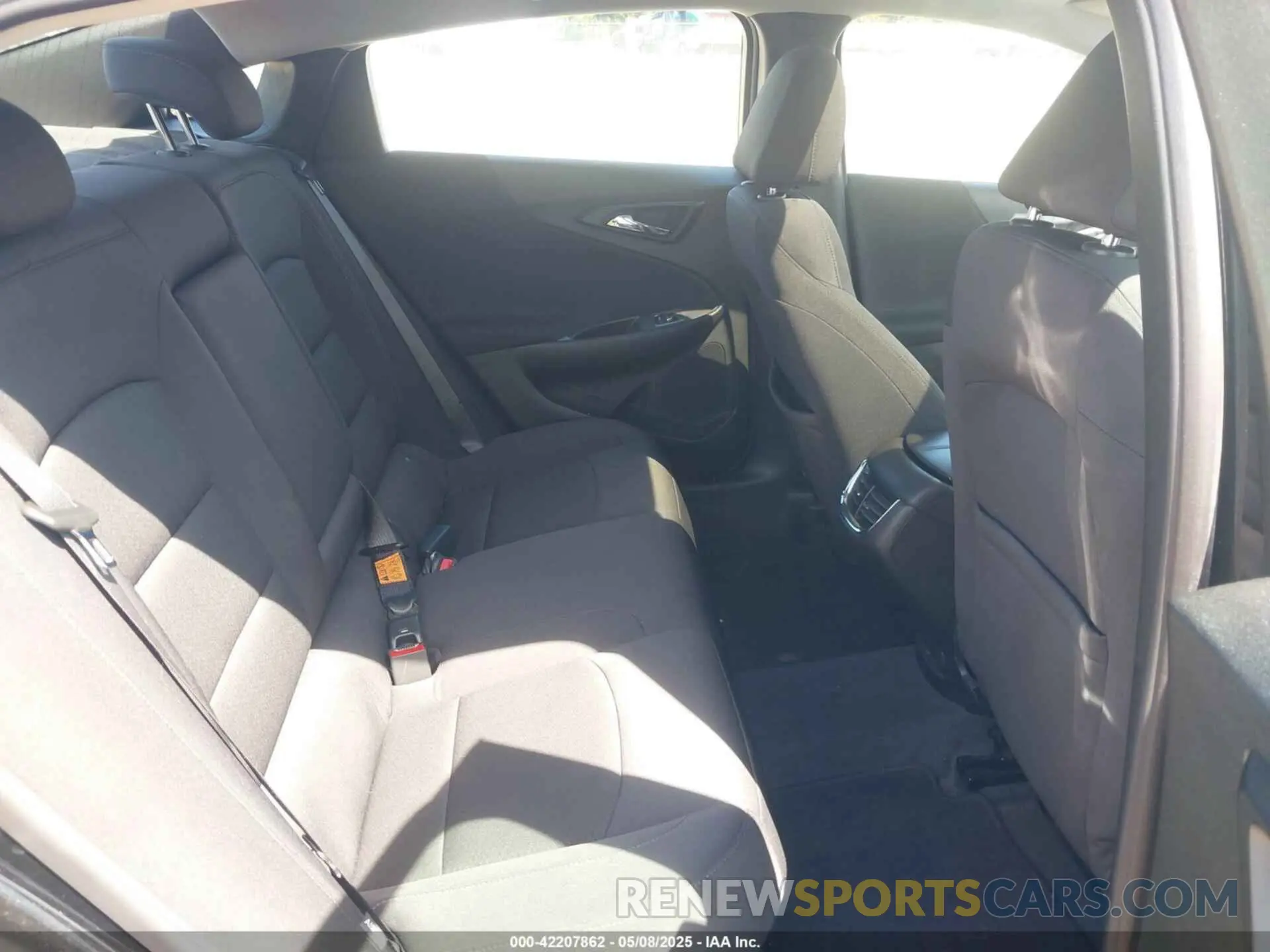 8 Photograph of a damaged car 1G1ZD5ST3NF174643 CHEVROLET MALIBU 2022
