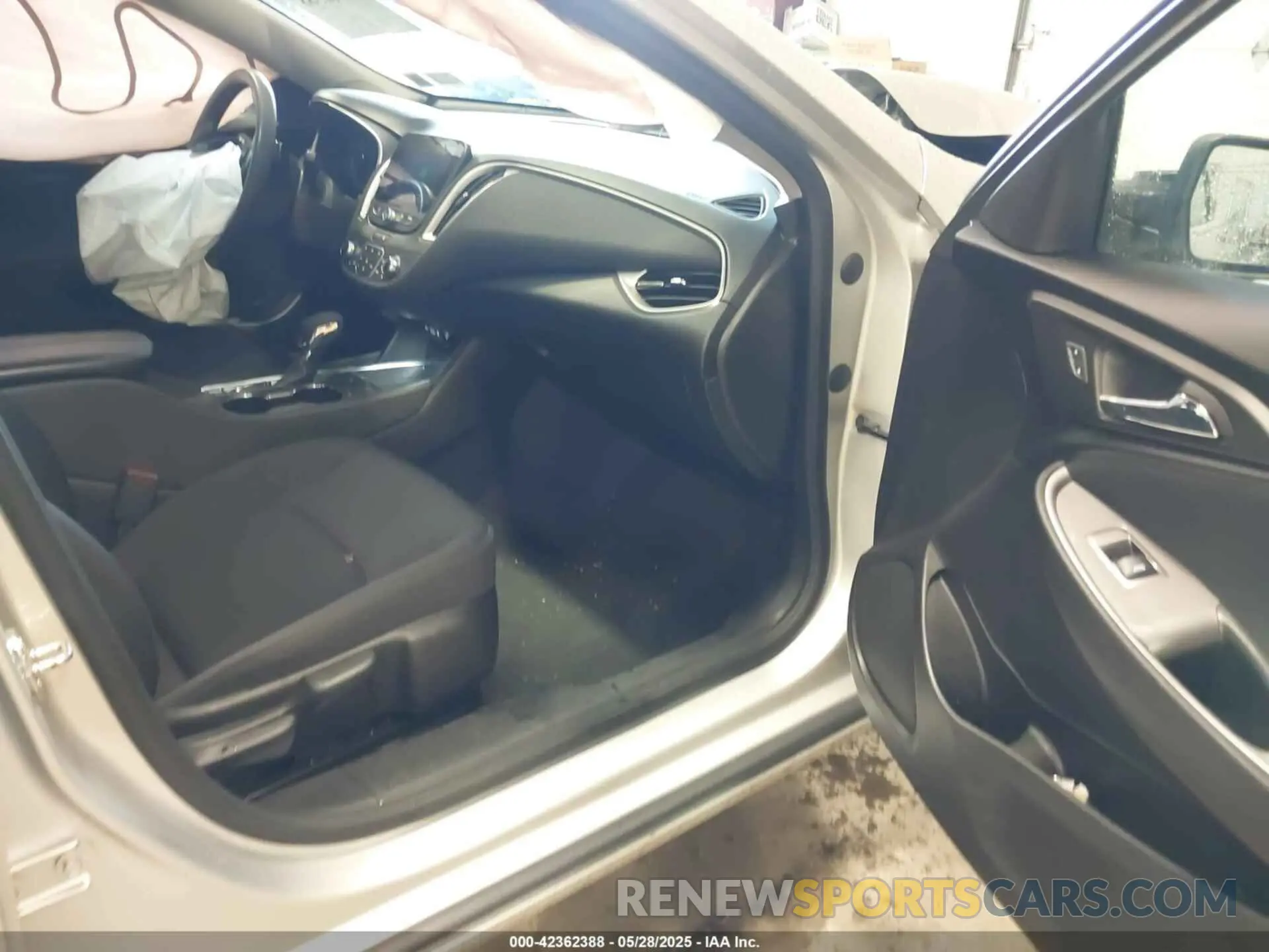 5 Photograph of a damaged car 1G1ZD5ST4NF126410 CHEVROLET MALIBU 2022