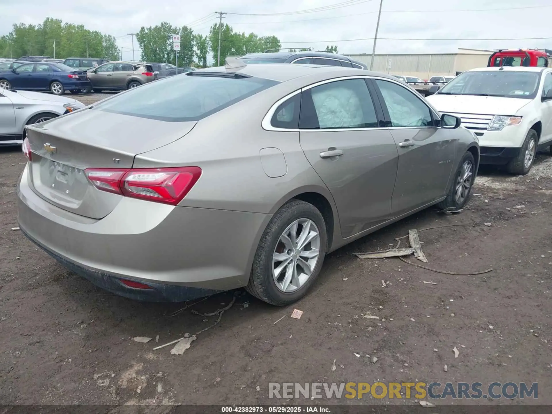 4 Photograph of a damaged car 1G1ZD5ST4NF132577 CHEVROLET MALIBU 2022