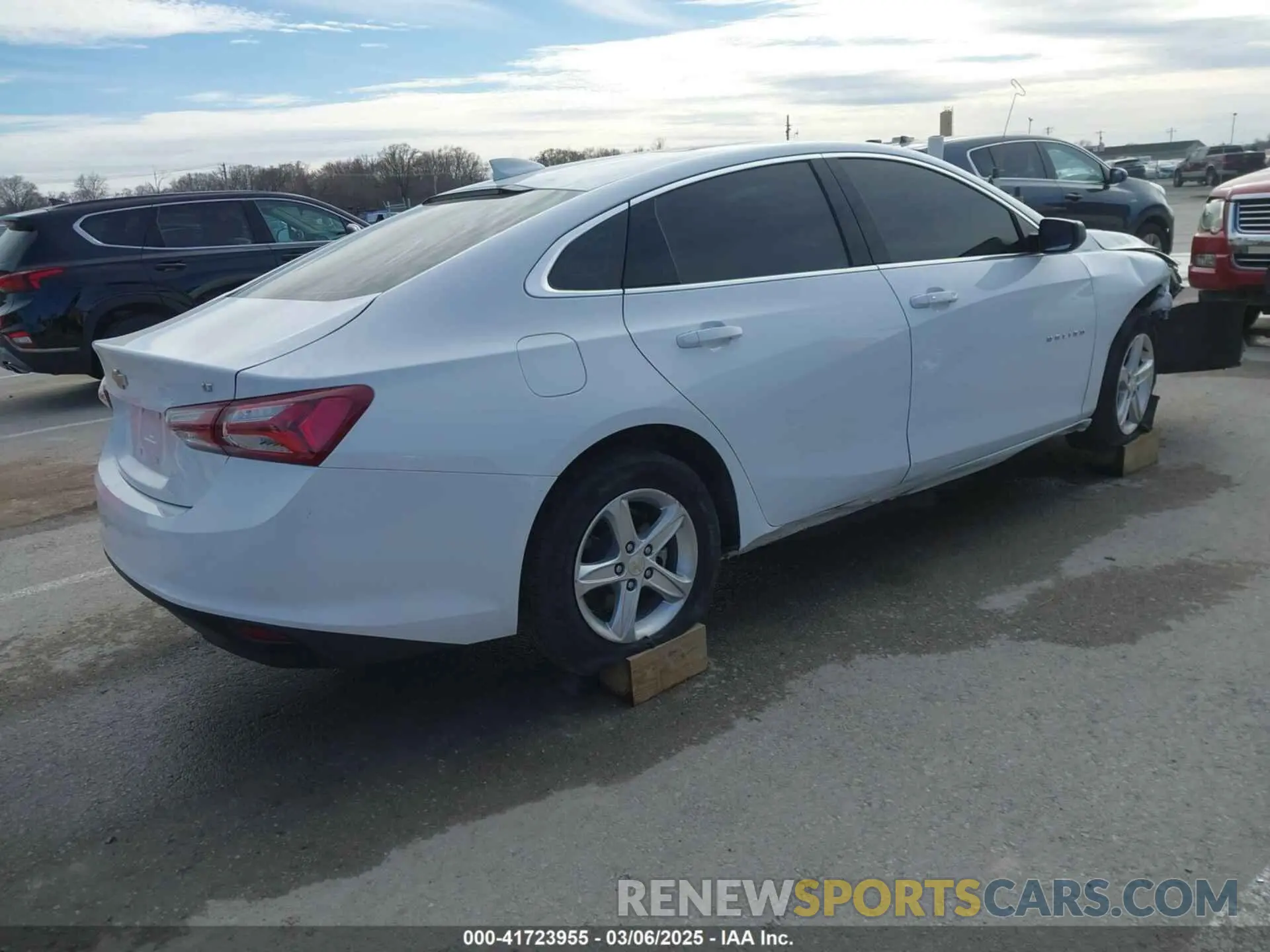 4 Photograph of a damaged car 1G1ZD5ST4NF134992 CHEVROLET MALIBU 2022