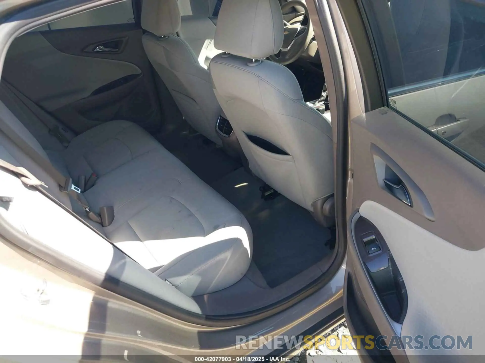 8 Photograph of a damaged car 1G1ZD5ST4NF136564 CHEVROLET MALIBU 2022