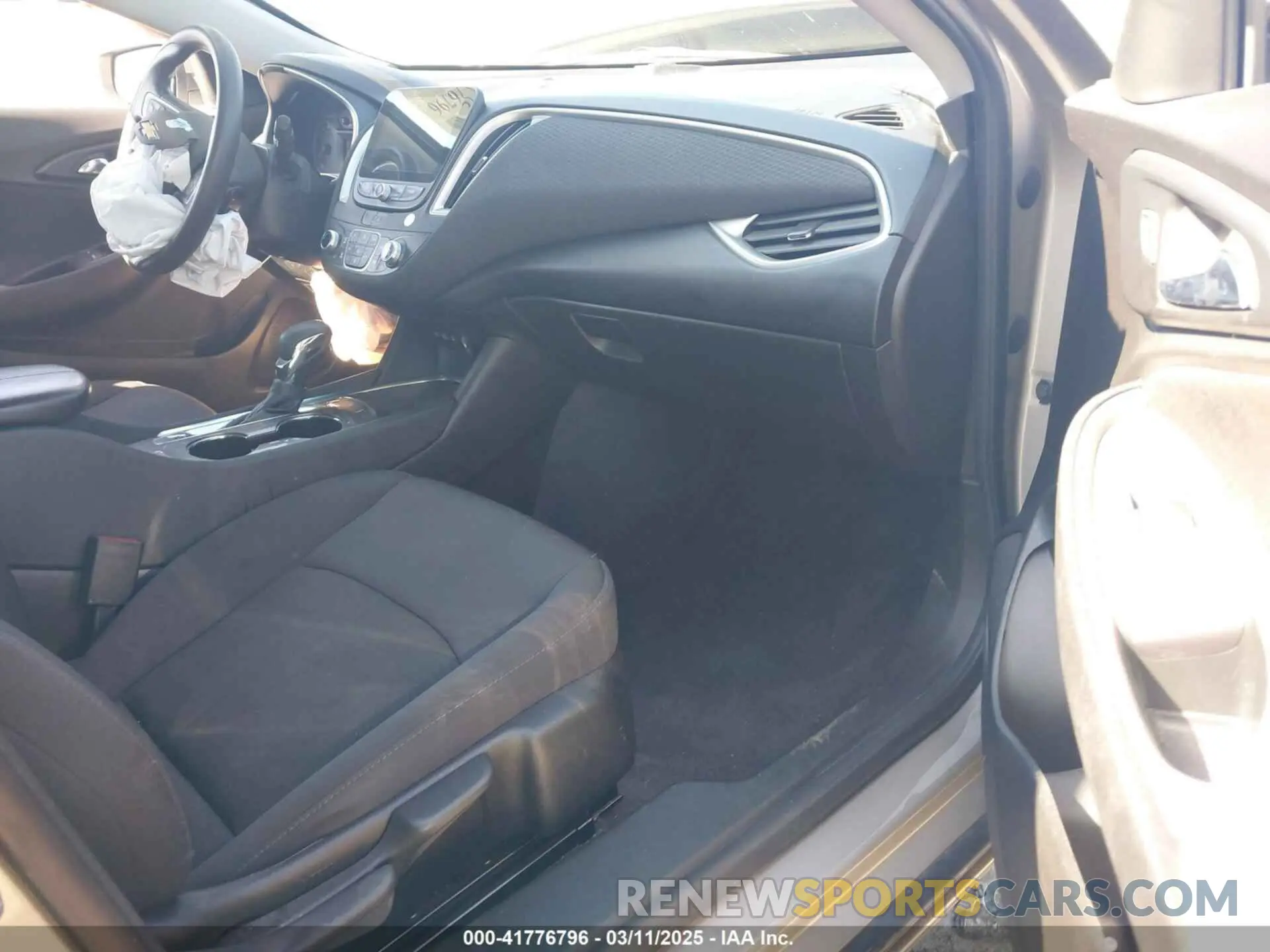 5 Photograph of a damaged car 1G1ZD5ST4NF158578 CHEVROLET MALIBU 2022