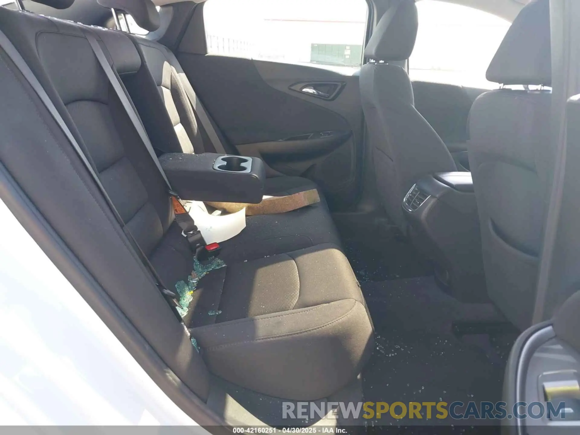 8 Photograph of a damaged car 1G1ZD5ST4NF174358 CHEVROLET MALIBU 2022