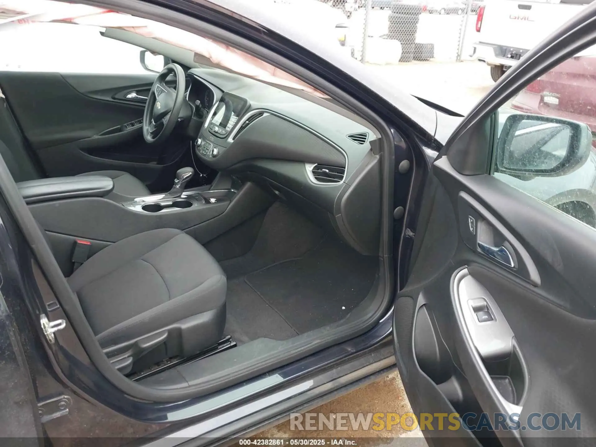 5 Photograph of a damaged car 1G1ZD5ST5NF130109 CHEVROLET MALIBU 2022