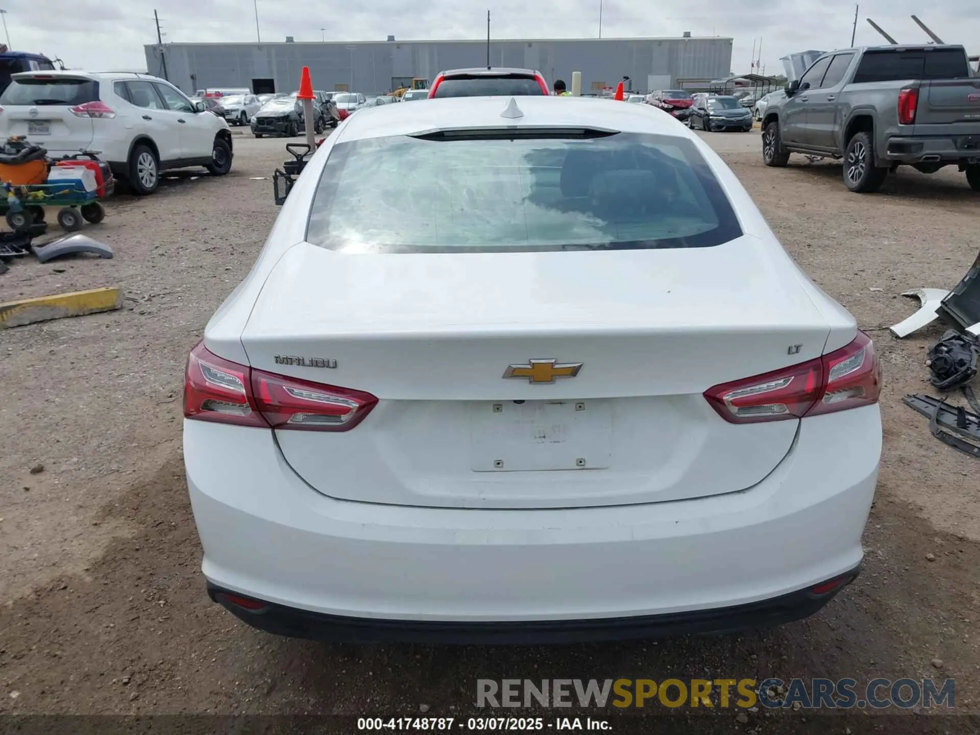 17 Photograph of a damaged car 1G1ZD5ST5NF140431 CHEVROLET MALIBU 2022
