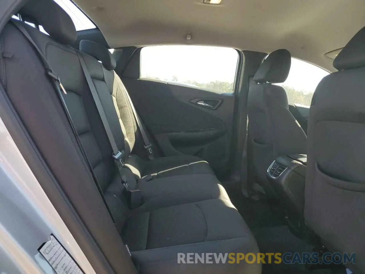 10 Photograph of a damaged car 1G1ZD5ST5NF164700 CHEVROLET MALIBU 2022