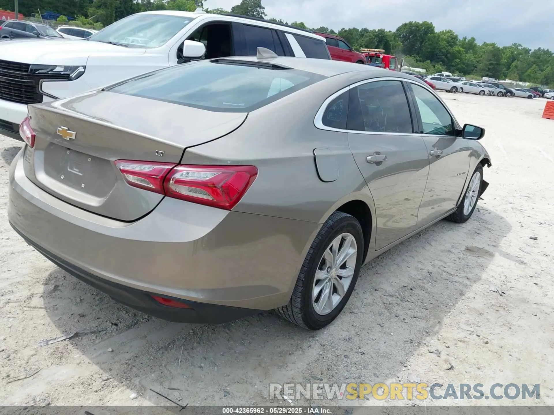4 Photograph of a damaged car 1G1ZD5ST5NF168973 CHEVROLET MALIBU 2022