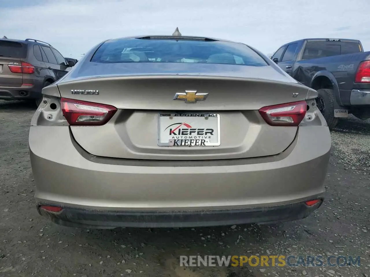 6 Photograph of a damaged car 1G1ZD5ST6NF136209 CHEVROLET MALIBU 2022