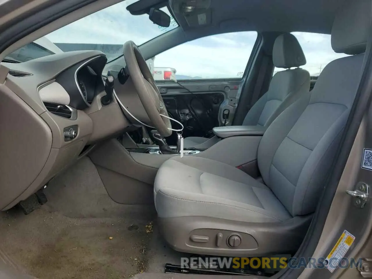 7 Photograph of a damaged car 1G1ZD5ST6NF136209 CHEVROLET MALIBU 2022