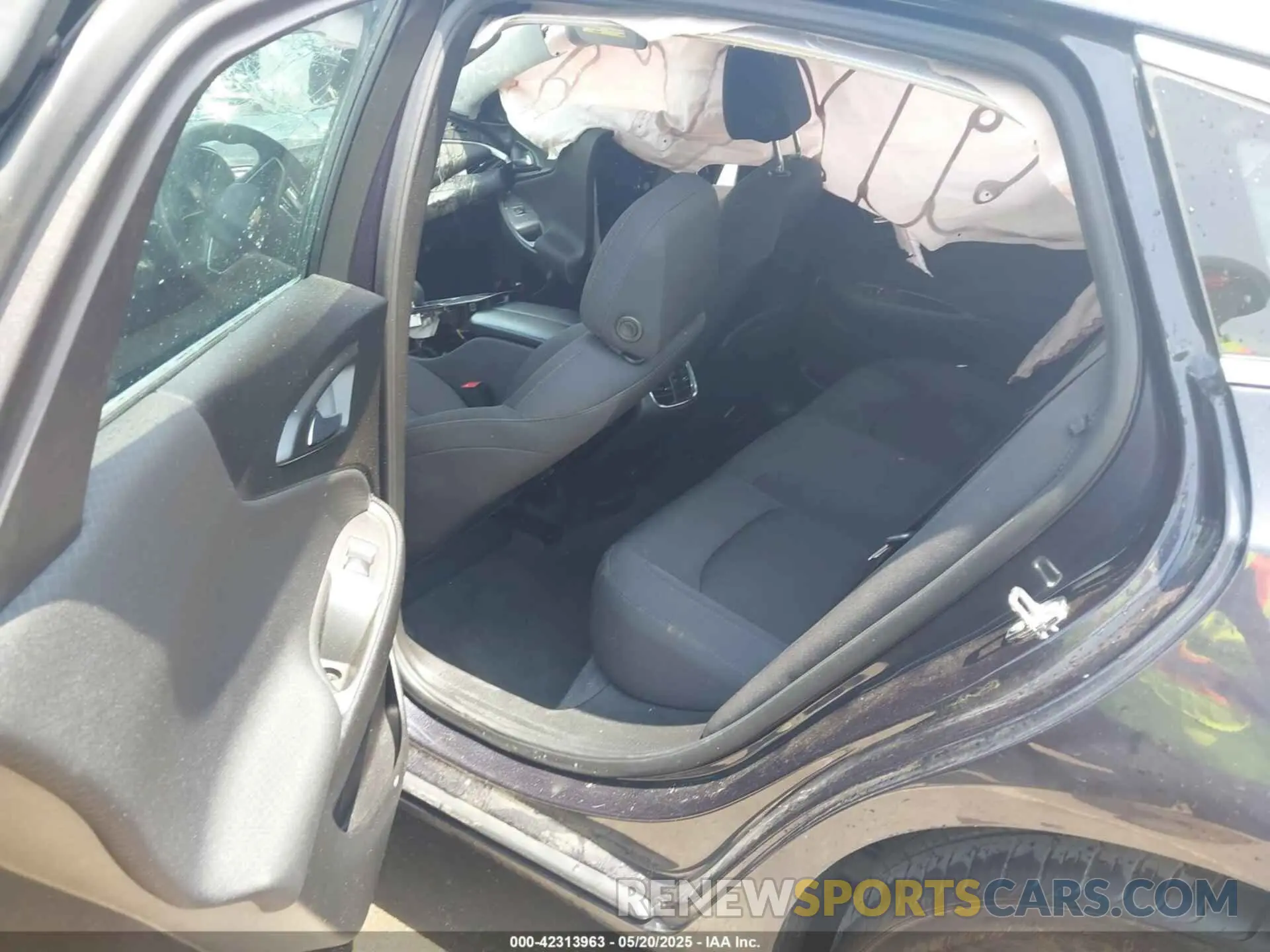 8 Photograph of a damaged car 1G1ZD5ST6NF160882 CHEVROLET MALIBU 2022