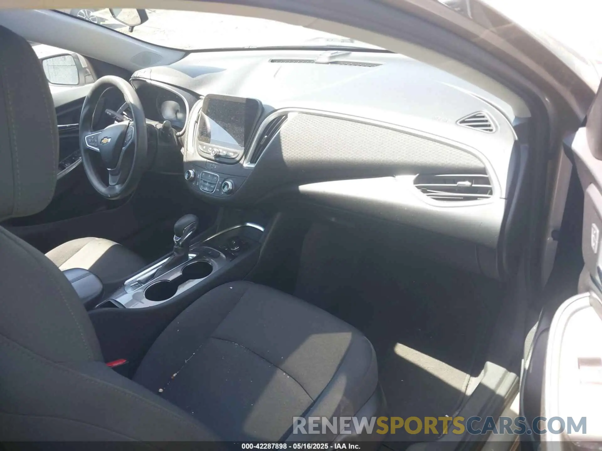 5 Photograph of a damaged car 1G1ZD5ST6NF178010 CHEVROLET MALIBU 2022