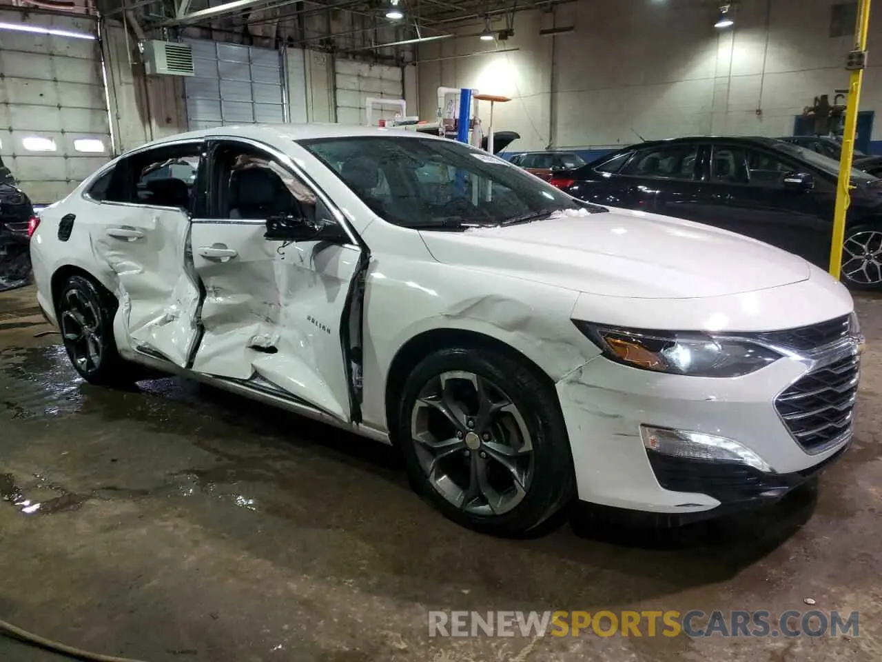 4 Photograph of a damaged car 1G1ZD5ST6NF216173 CHEVROLET MALIBU 2022