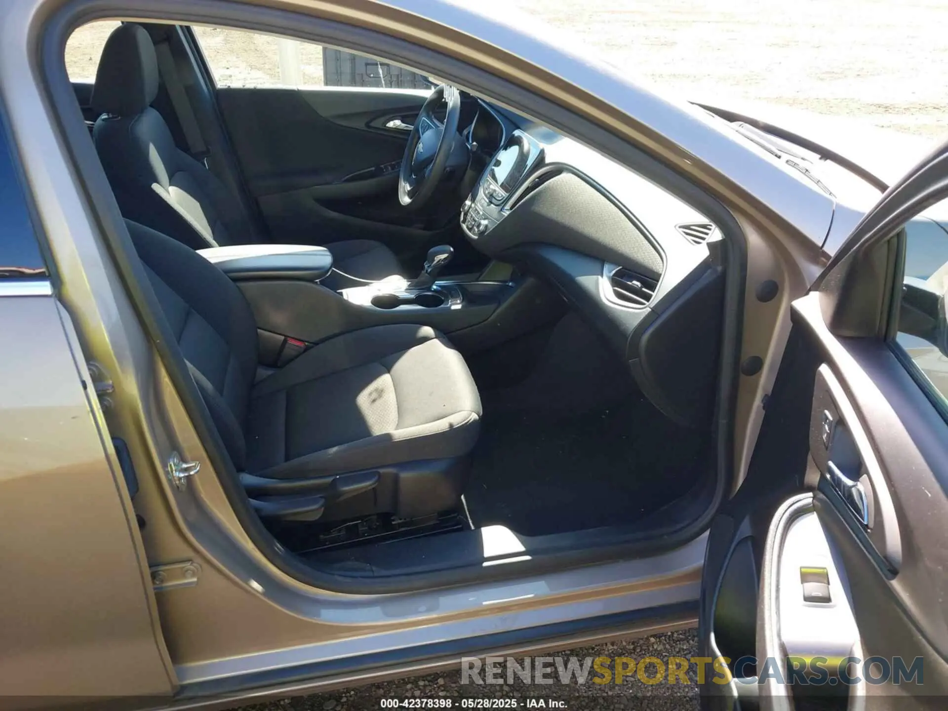 5 Photograph of a damaged car 1G1ZD5ST7NF116129 CHEVROLET MALIBU 2022