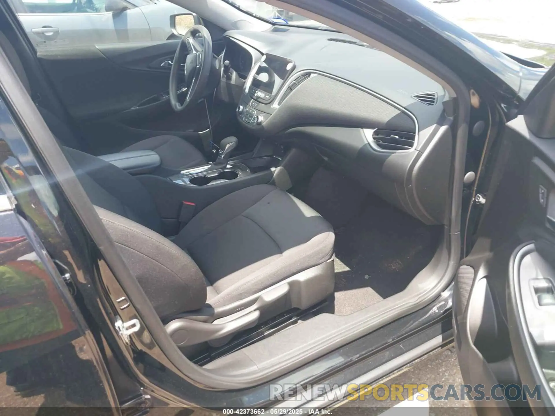 5 Photograph of a damaged car 1G1ZD5ST7NF127714 CHEVROLET MALIBU 2022