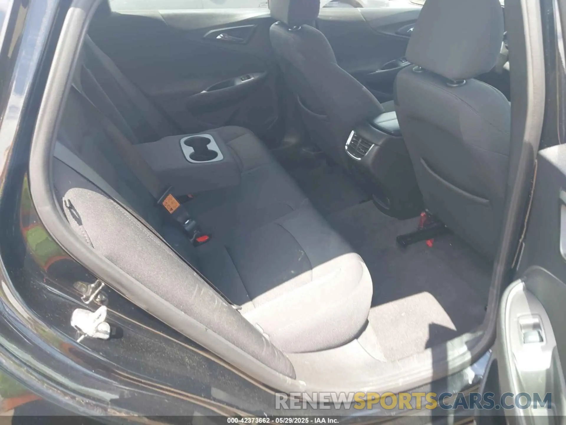8 Photograph of a damaged car 1G1ZD5ST7NF127714 CHEVROLET MALIBU 2022