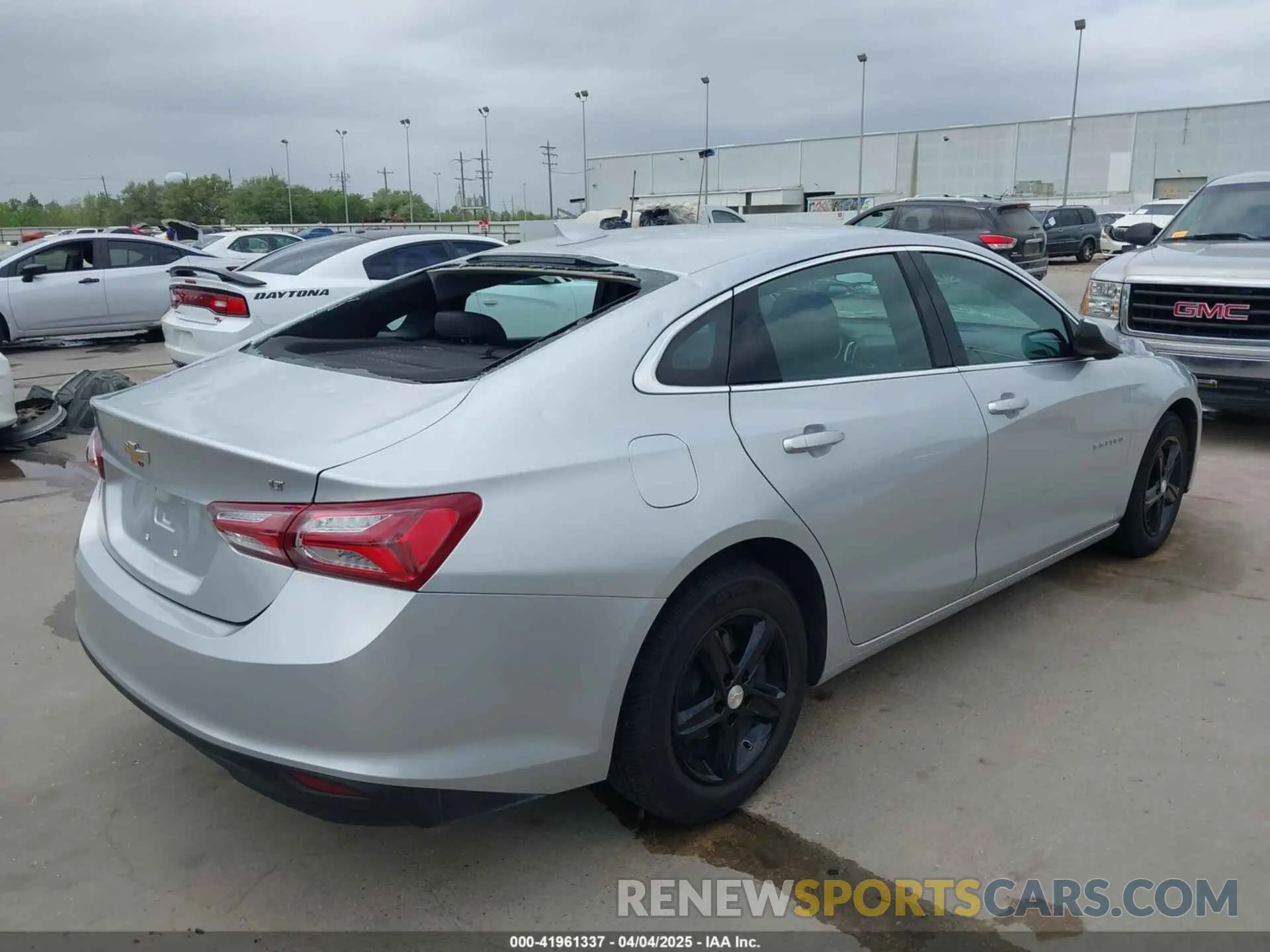 4 Photograph of a damaged car 1G1ZD5ST7NF133416 CHEVROLET MALIBU 2022