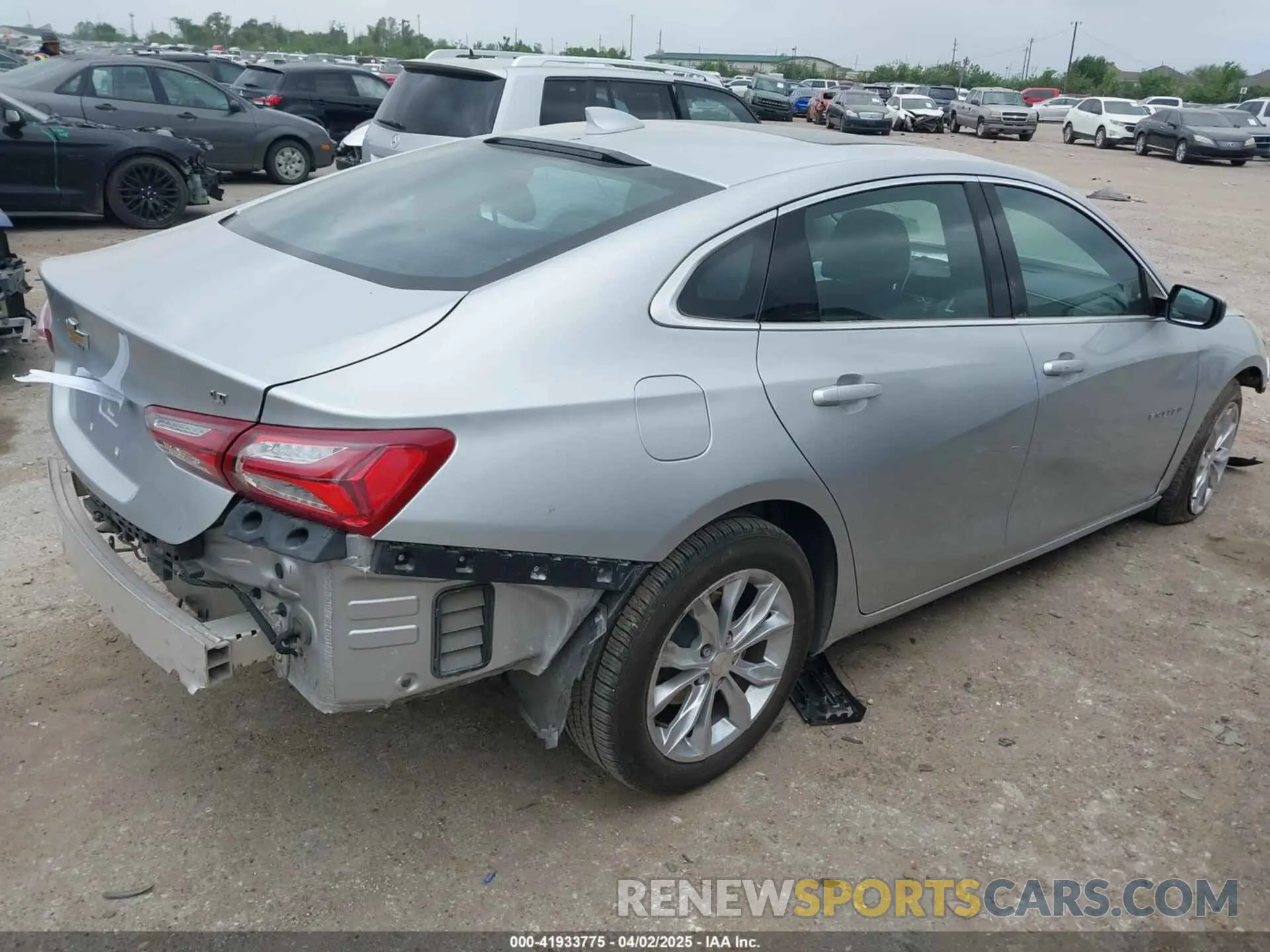 4 Photograph of a damaged car 1G1ZD5ST7NF151995 CHEVROLET MALIBU 2022