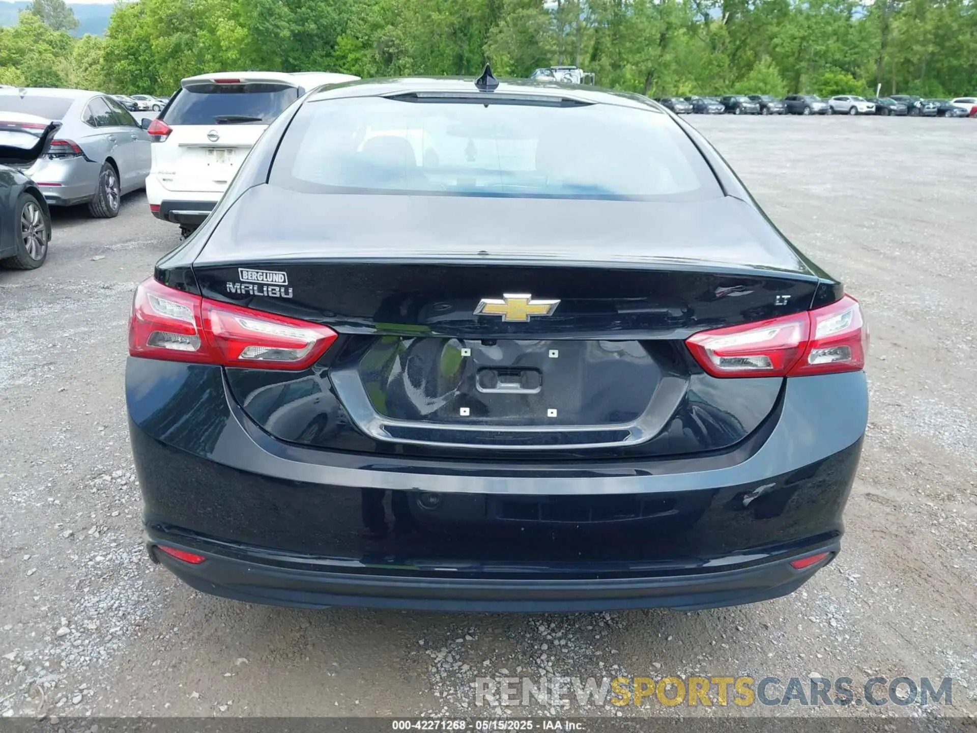 17 Photograph of a damaged car 1G1ZD5ST7NF202962 CHEVROLET MALIBU 2022