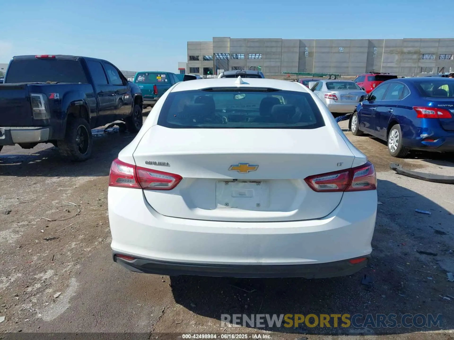 17 Photograph of a damaged car 1G1ZD5ST8NF133084 CHEVROLET MALIBU 2022