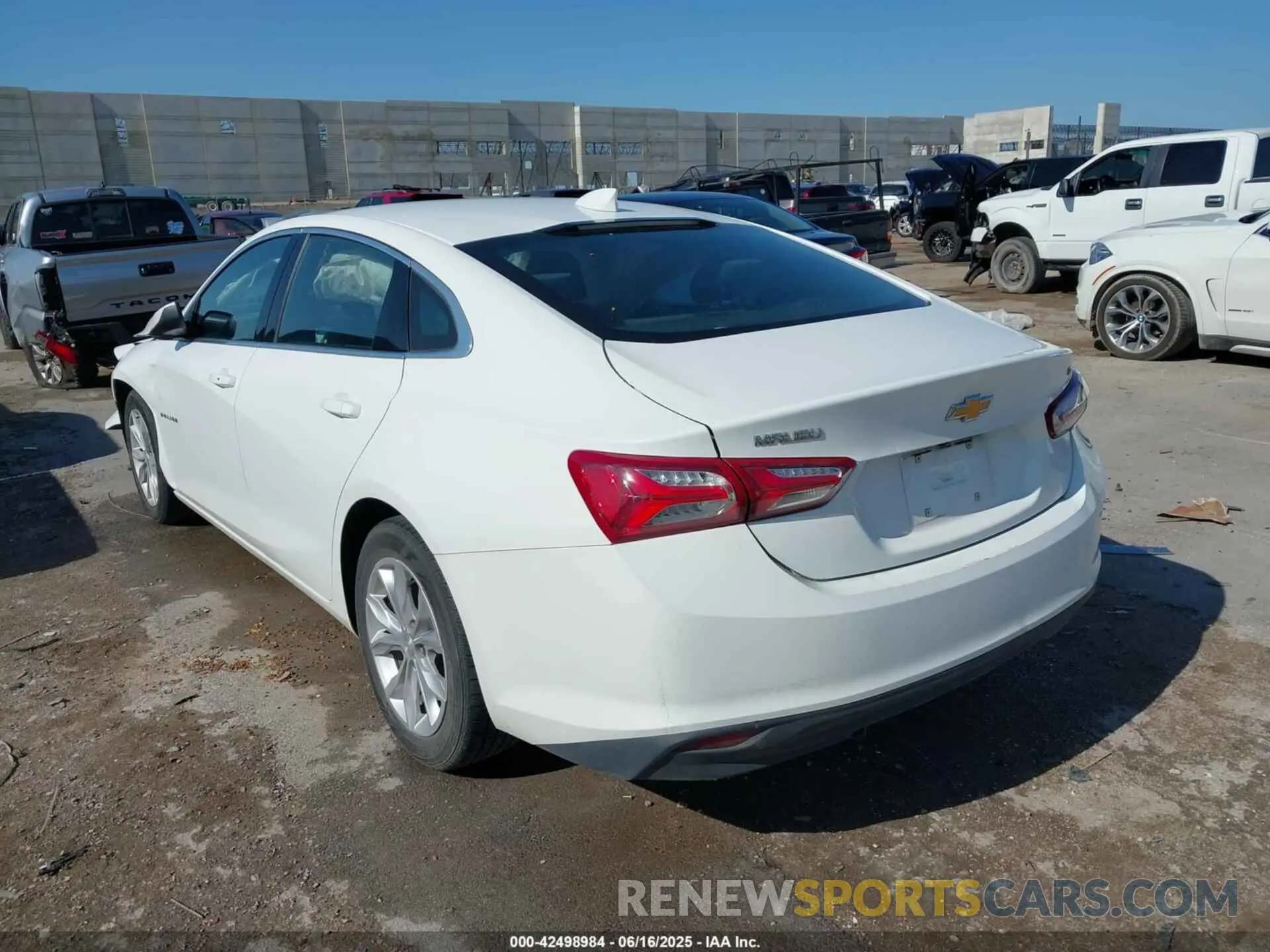 3 Photograph of a damaged car 1G1ZD5ST8NF133084 CHEVROLET MALIBU 2022