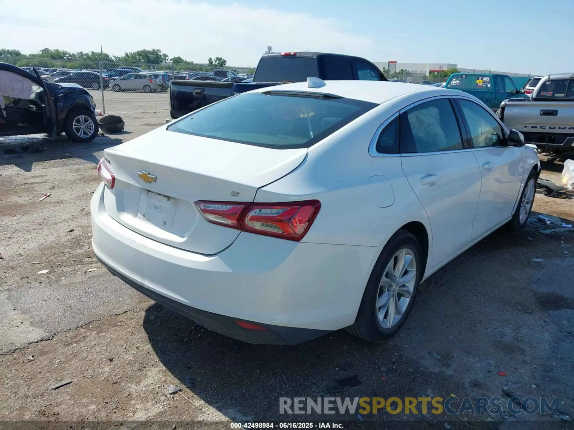 4 Photograph of a damaged car 1G1ZD5ST8NF133084 CHEVROLET MALIBU 2022