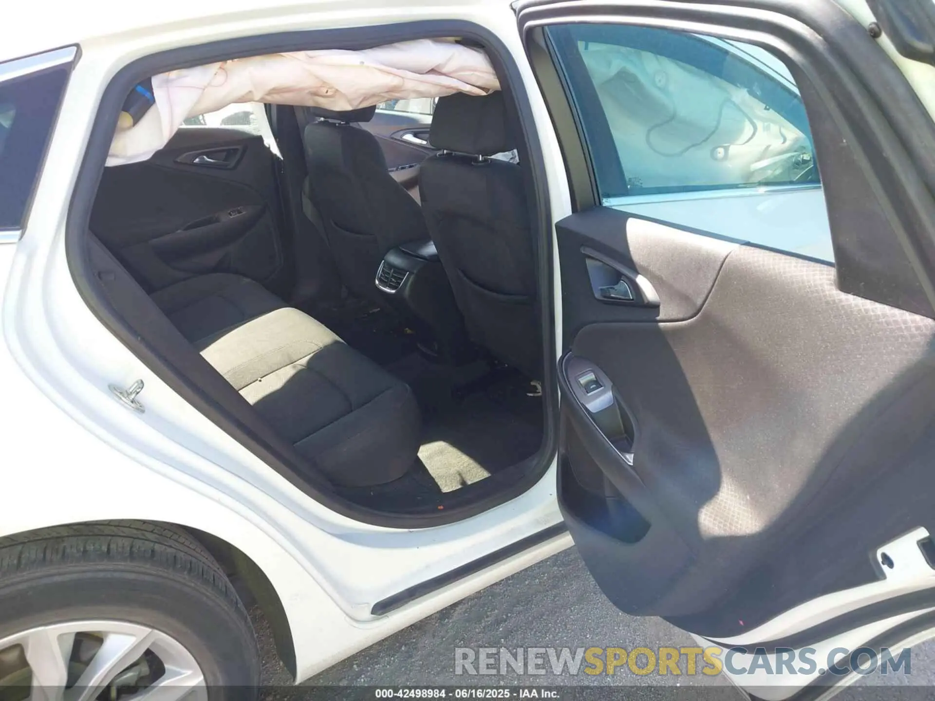 8 Photograph of a damaged car 1G1ZD5ST8NF133084 CHEVROLET MALIBU 2022