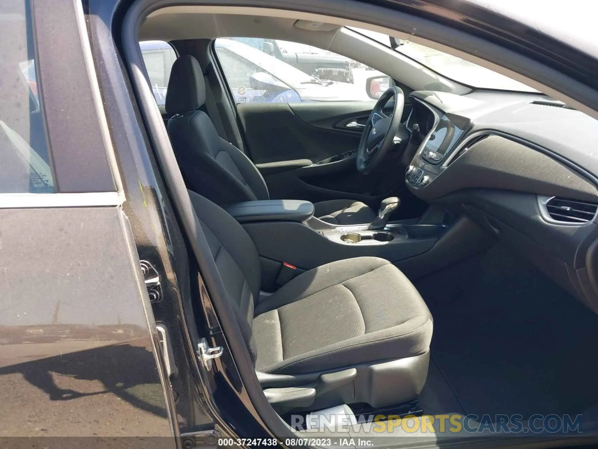 5 Photograph of a damaged car 1G1ZD5ST9NF114687 CHEVROLET MALIBU 2022