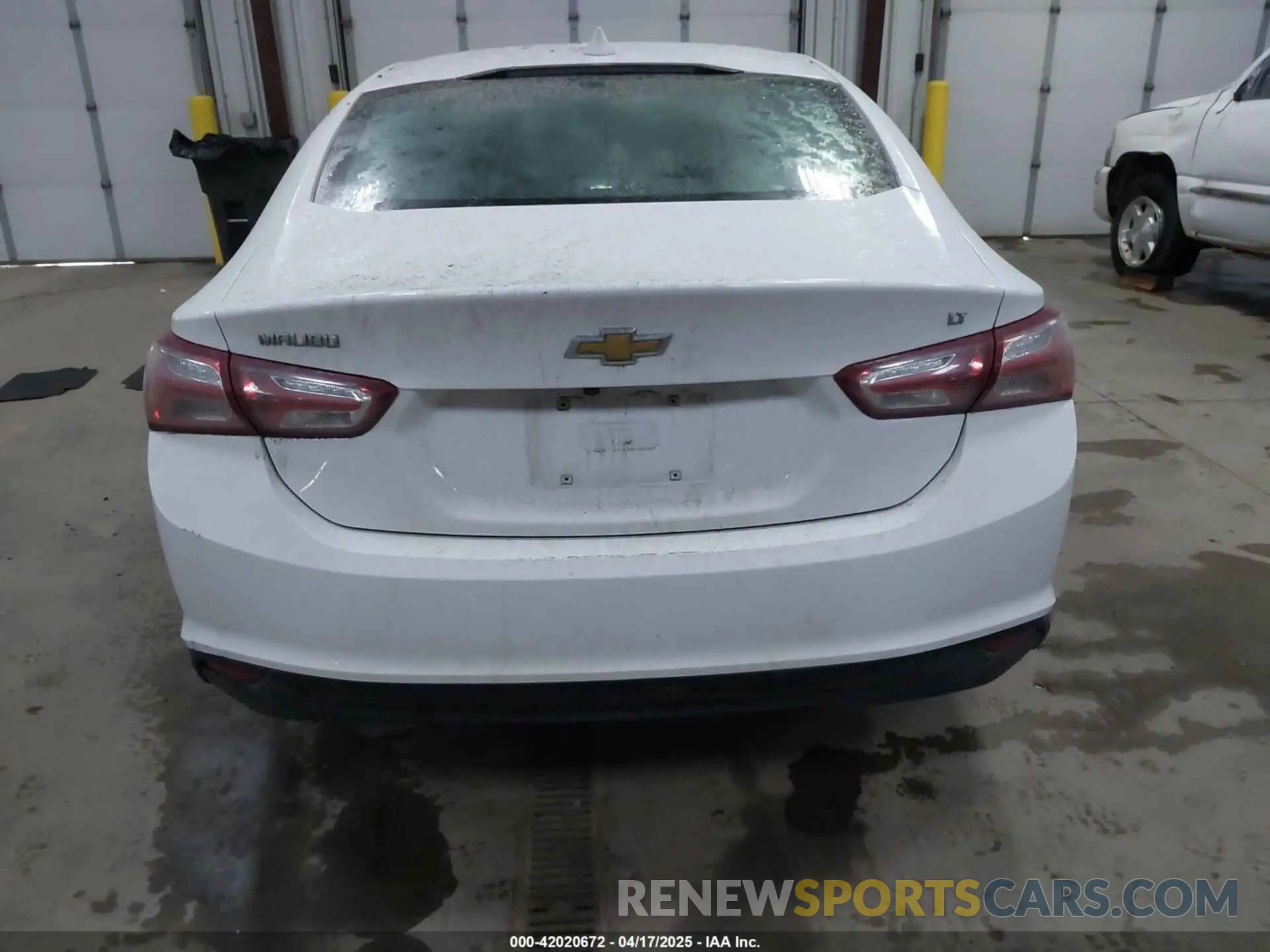 17 Photograph of a damaged car 1G1ZD5ST9NF160990 CHEVROLET MALIBU 2022